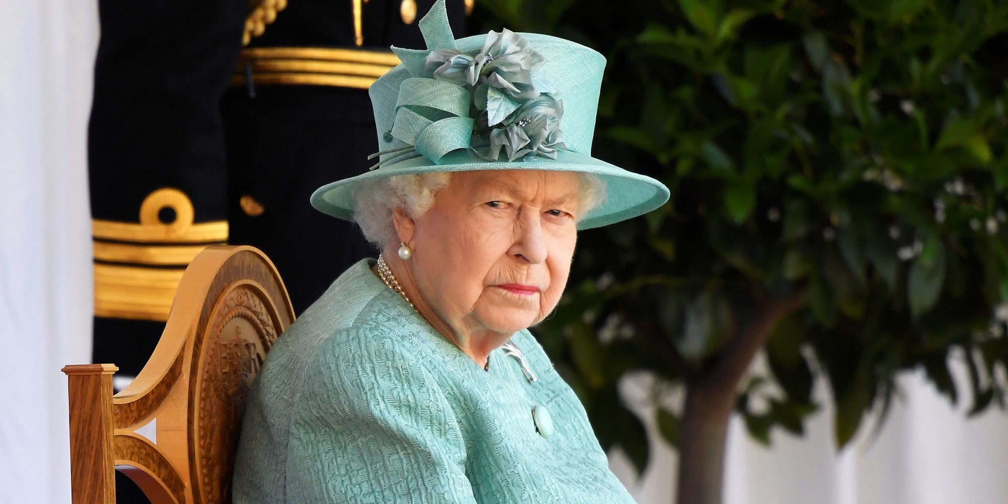 La Reina Isabel reaparece en un atípico Trooping de Colour sin su familia y lejos de Londres
