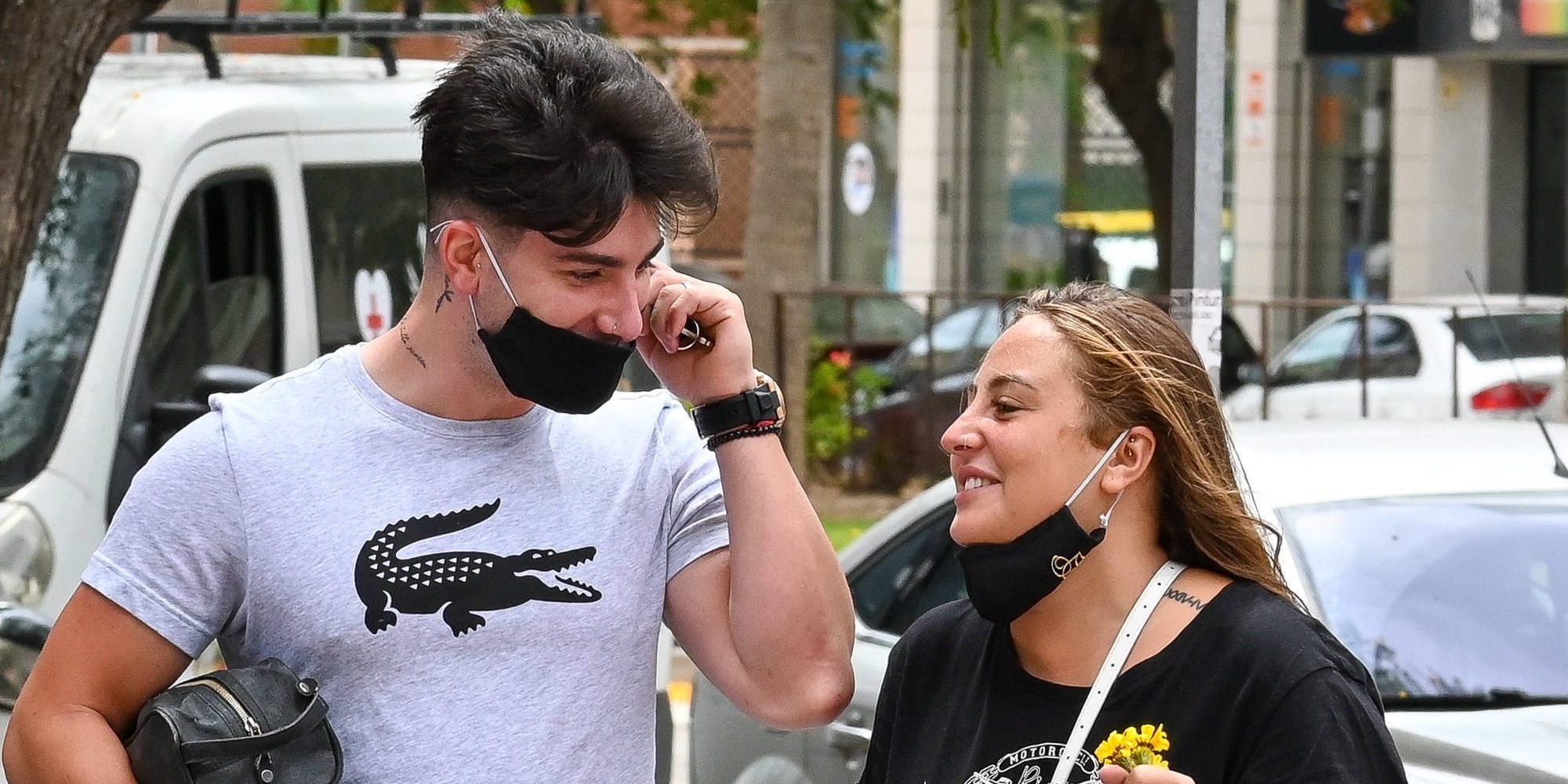 Rocío Flores recupera el tiempo perdido con su novio Manuel tras 'SV 2020': paseos, churros y compras por Málaga