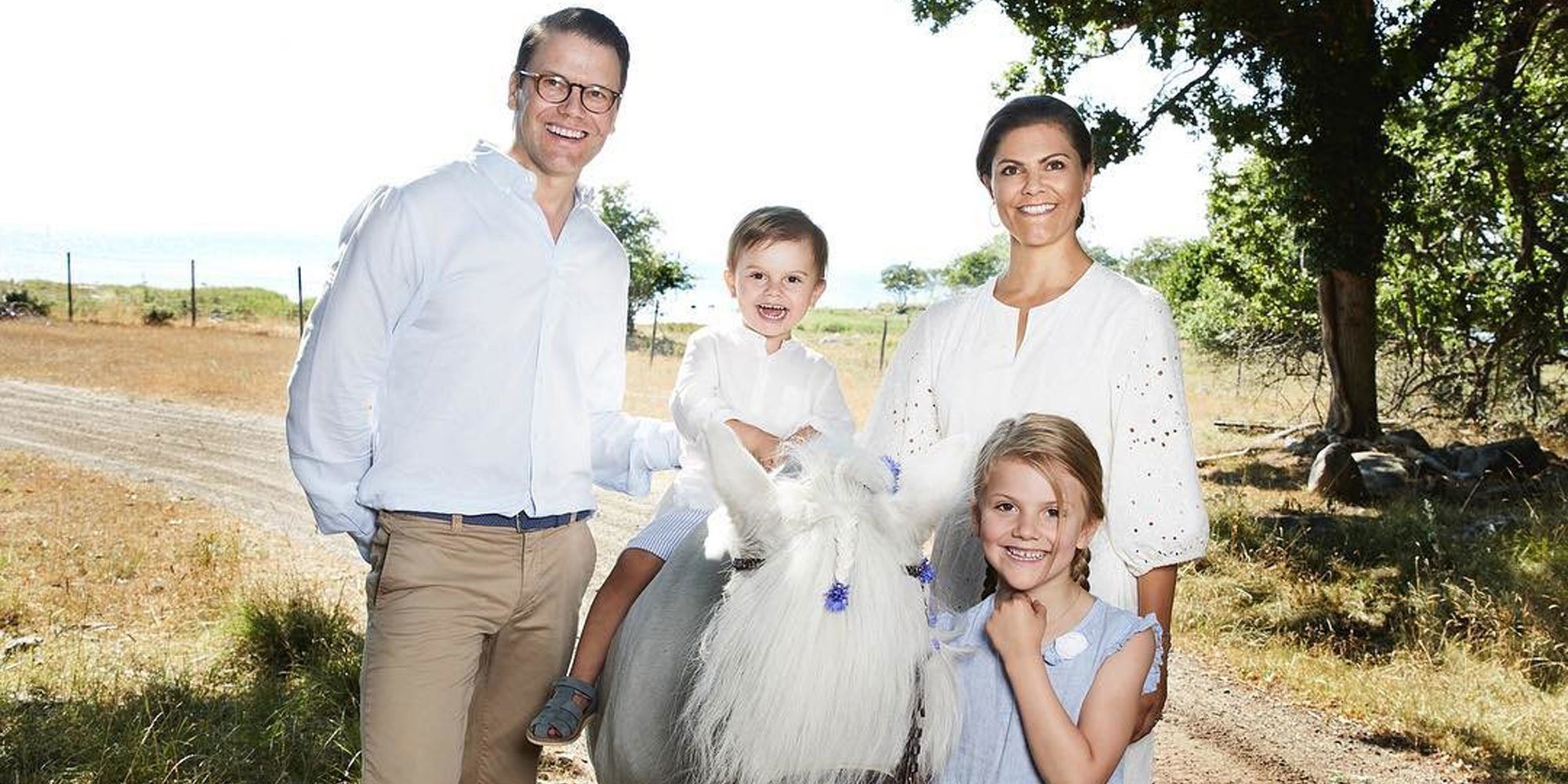 El divertido momento deportivo en familia de Victoria y Daniel de Suecia con sus hijos Estela y Oscar
