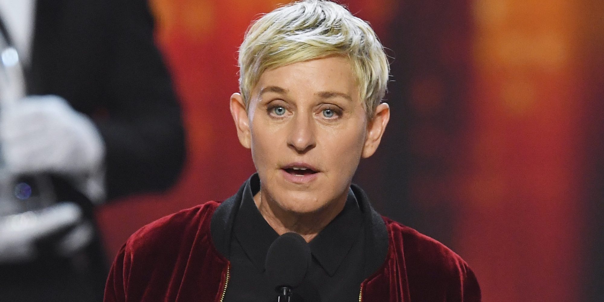 Ellen DeGeneres se reúne con su equipo y pide disculpas tras su polémico comportamiento: "No soy perfecta"