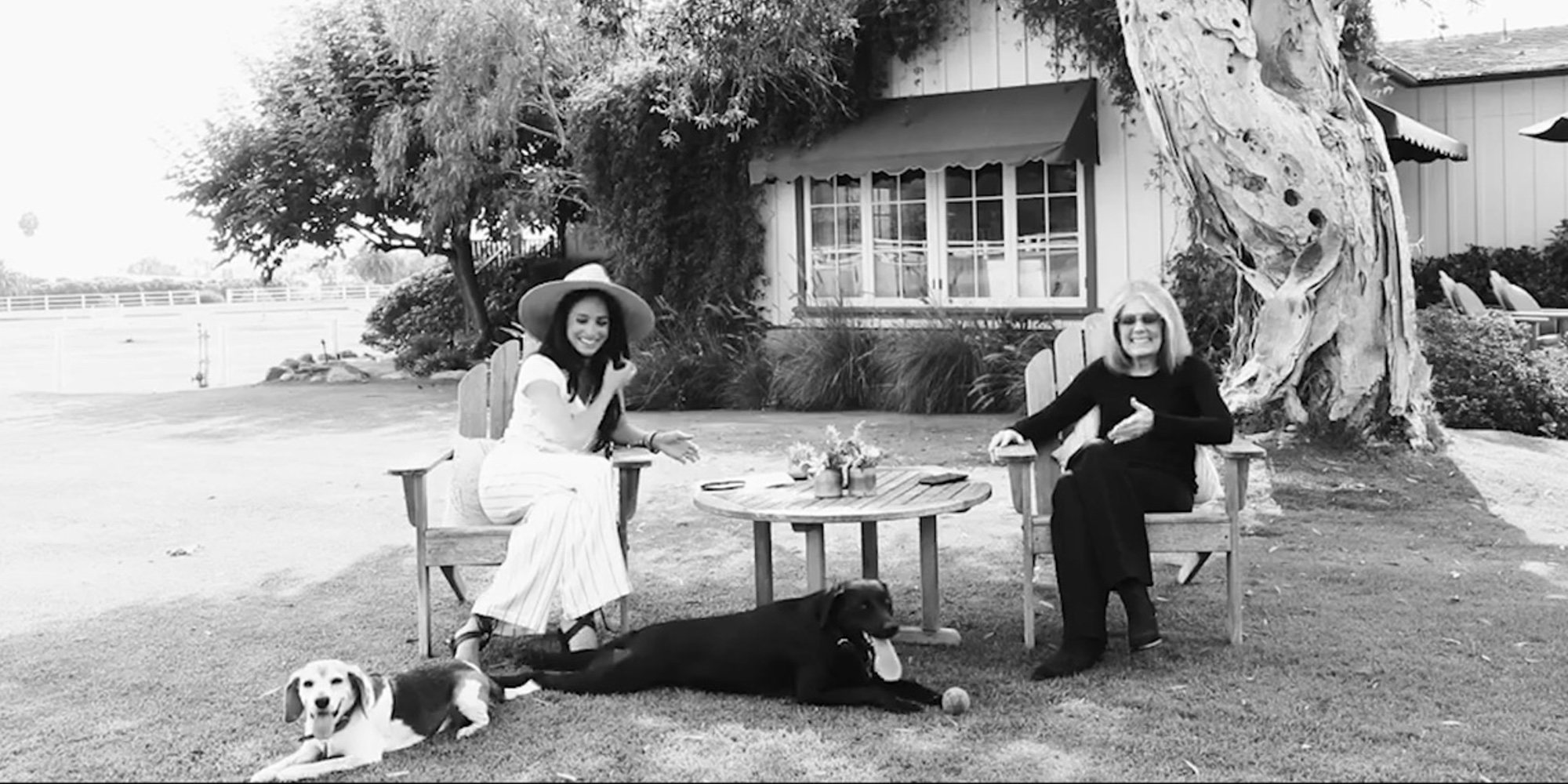 El lado más auténtico y natural de Meghan Markle durante una charla con Gloria Steinem rodeada de sus perros