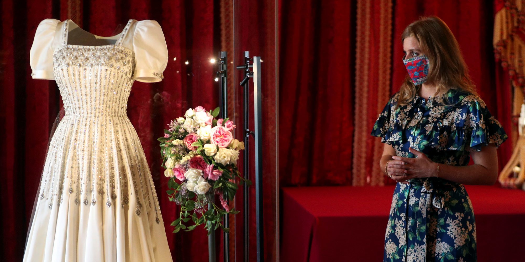 La boda de Beatriz de York, la esperanza económica de la Reina Isabel: exponen el vestido de novia y venden souvenirs