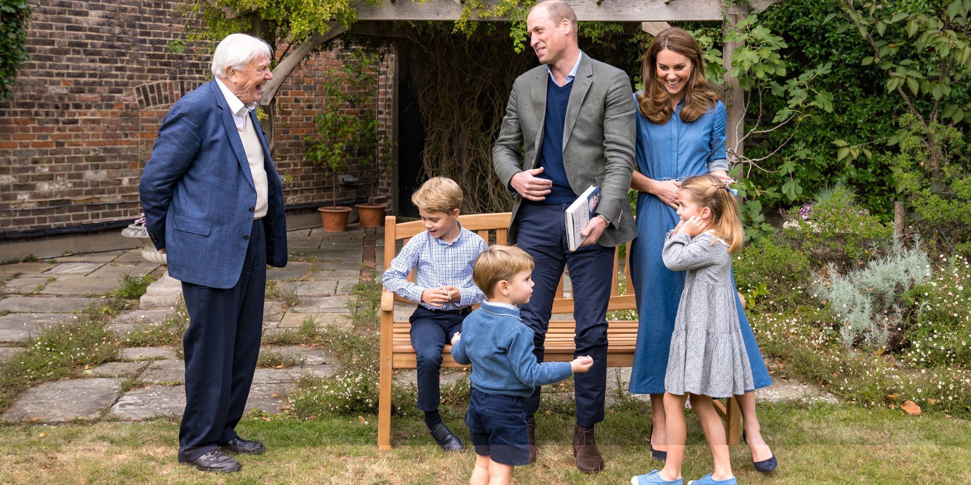 El Príncipe Jorge, la Princesa Carlota y el Príncipe Luis, emocionados con la visita y el regalo de David Attenborough