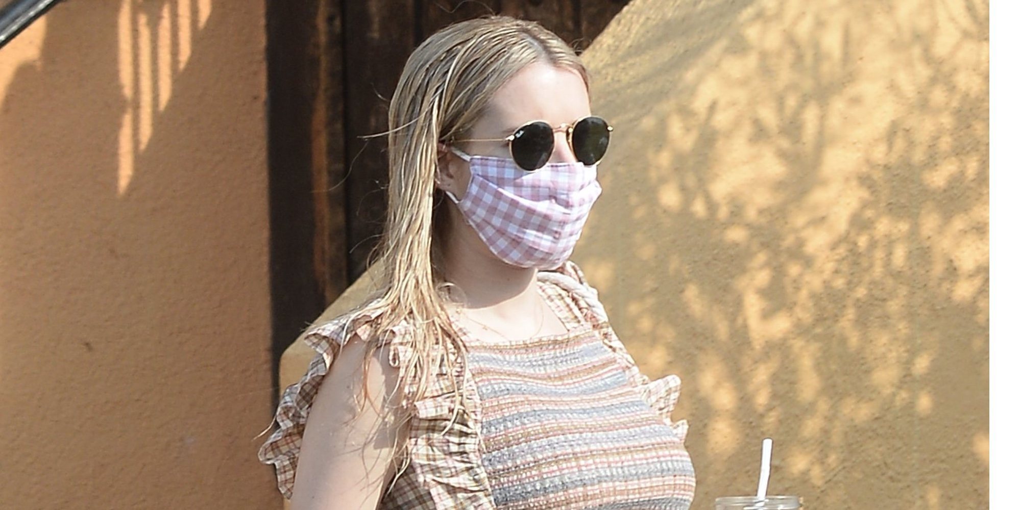 Emma Roberts presume de embarazo por Los Ángeles