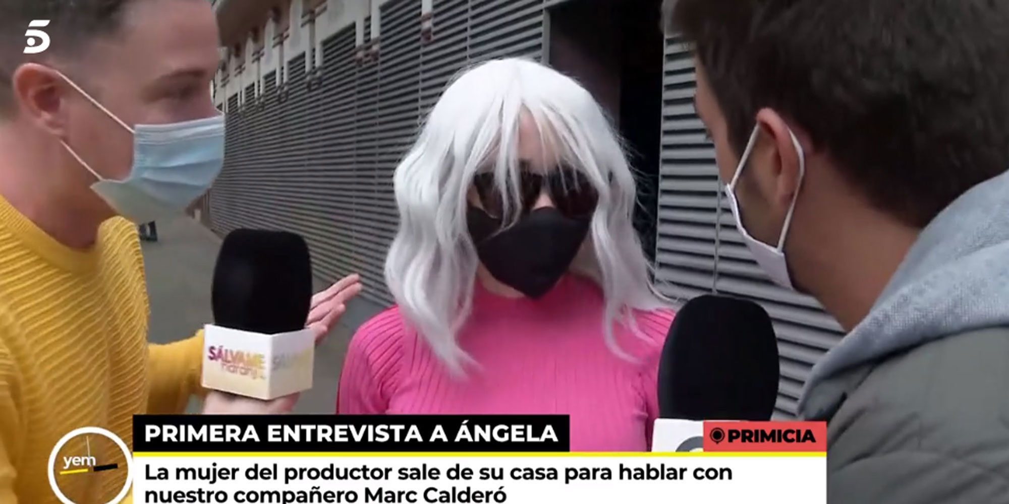 La surrealista aparición de Angela Dobrowolski con peluca para ofrecer cruasanes a los medios