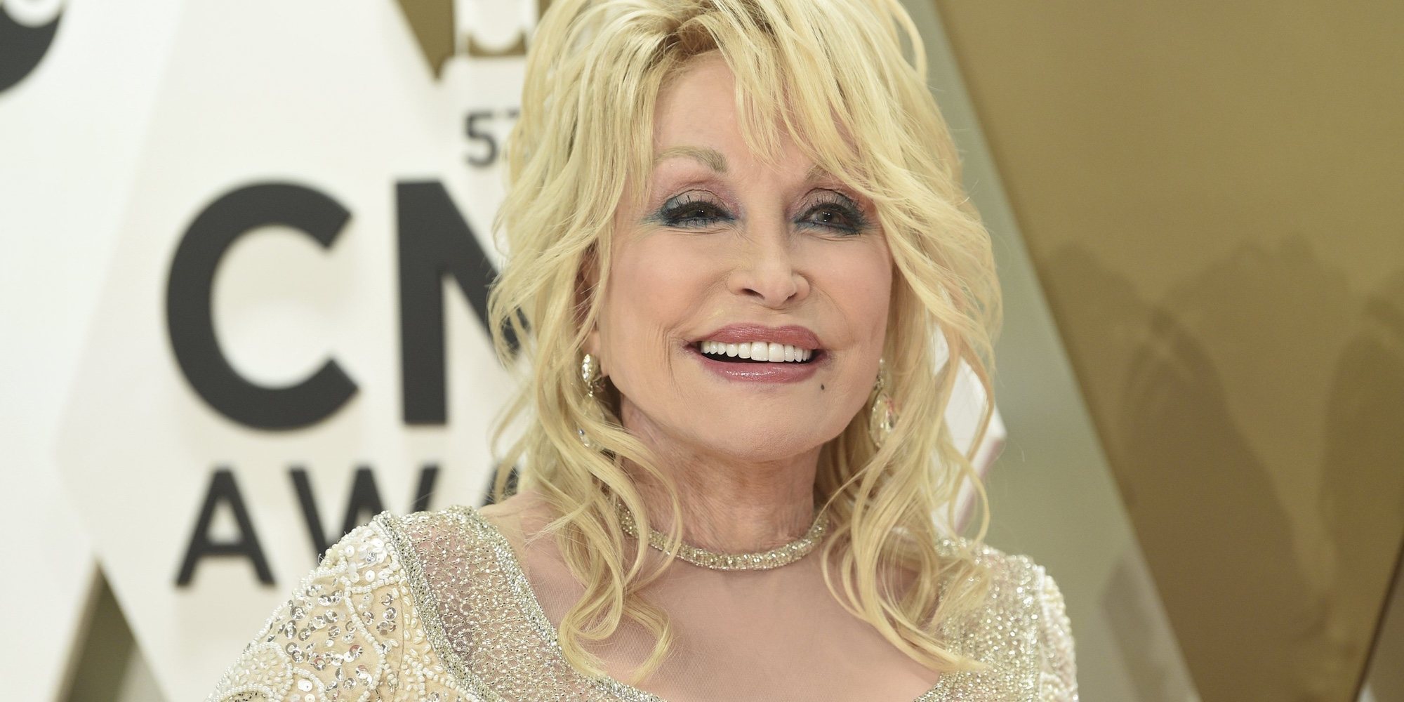 Dolly Parton donó un millón de dólares para la vacuna de Moderna contra el coronavirus