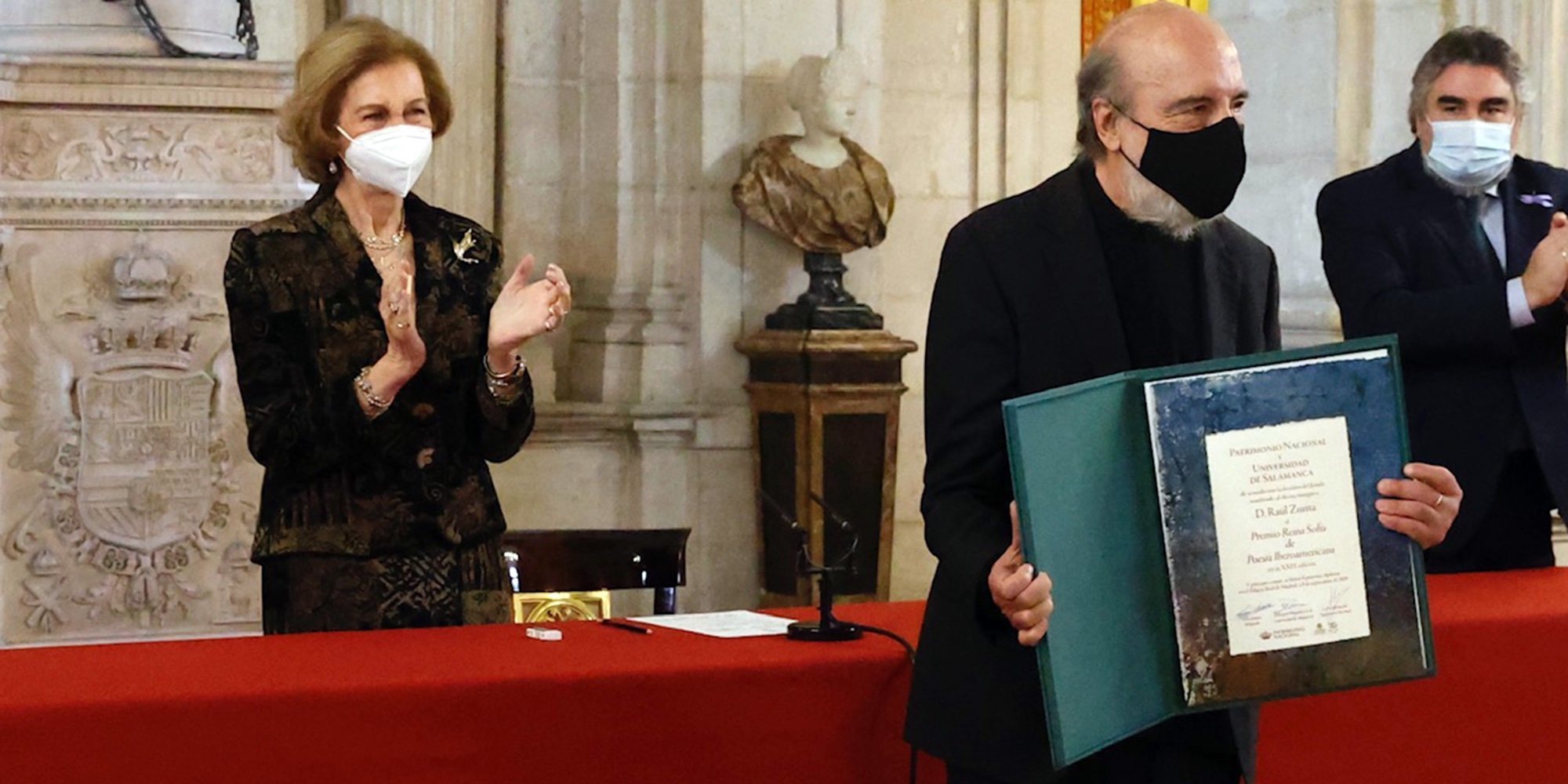 El regreso de la Reina Sofía a la agenda oficial: un acto breve, homenaje a un poeta y pocas palabras