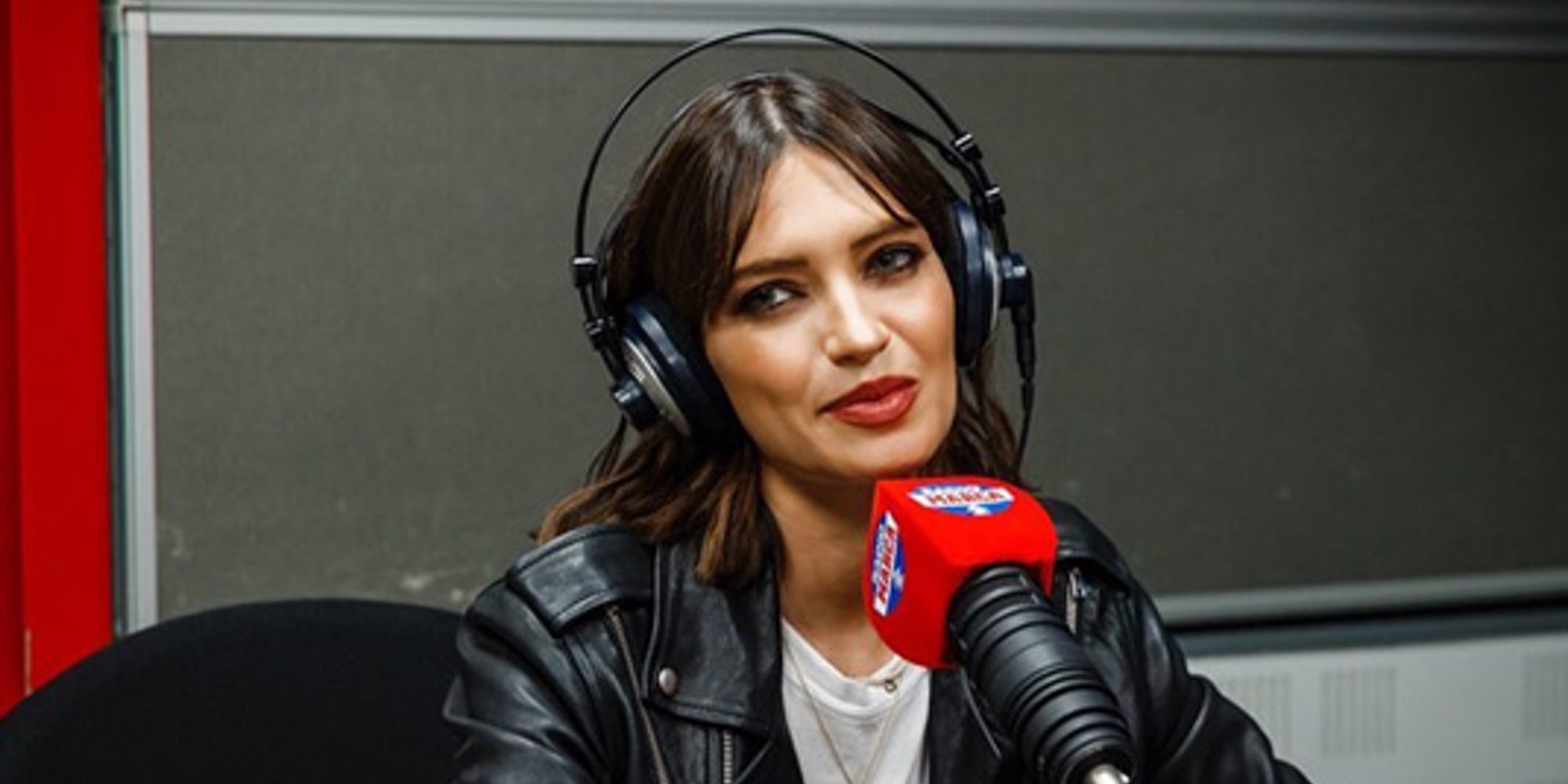 Sara Carbonero enseña los entresijos de su vuelta a la radio