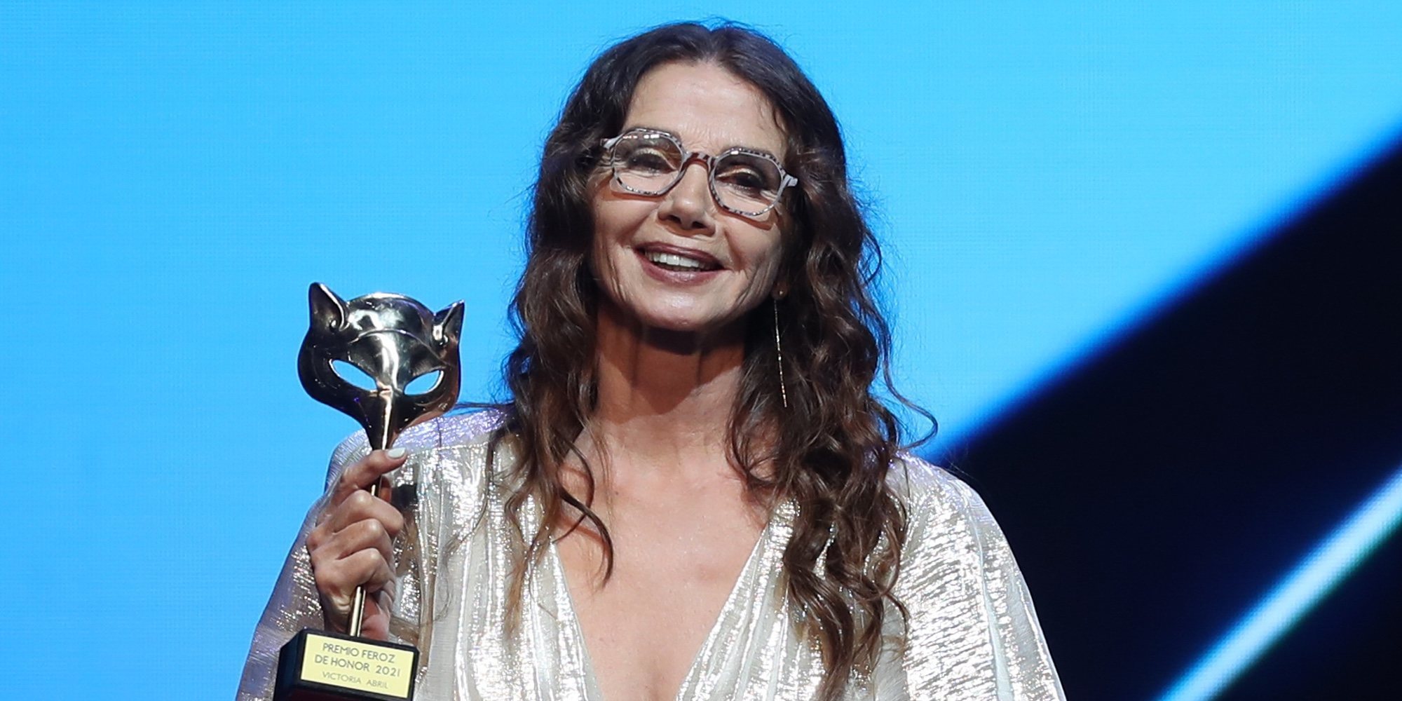 Victoria Abril lo consigue: Recoge su Premio Feroz de Honor 2021 sin mascarilla