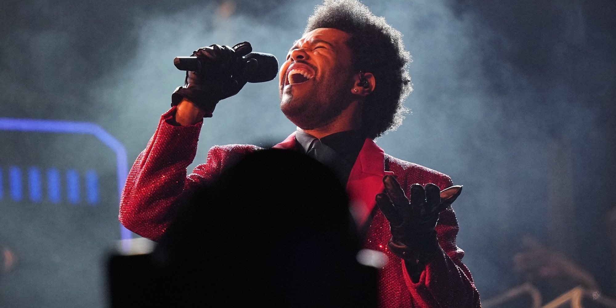 The Weeknd hace historia con su ya famosa canción 'Blinding lights'