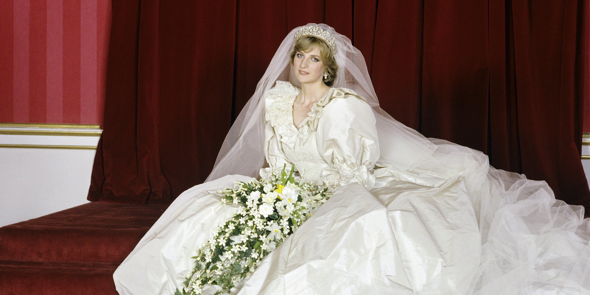 El vestido de novia de Lady Di vuelve a ver la luz gracias al Príncipe Harry y al Príncipe Guillermo