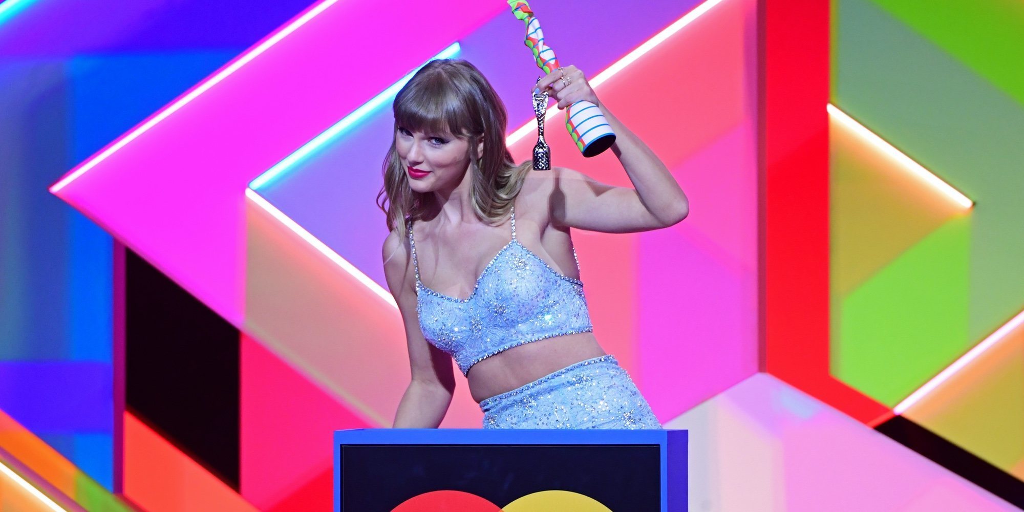 Taylor Swift, primera mujer en recoger el premio Global Icon en los Brit Awards 2021