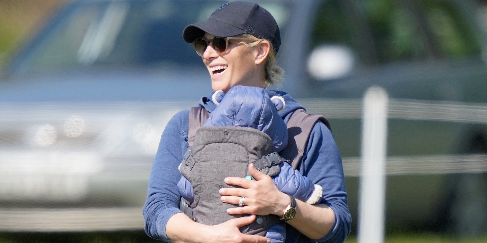 Zara Phillips 'presenta' a su tercer hijo Lucas Tindall a los dos meses de nacer