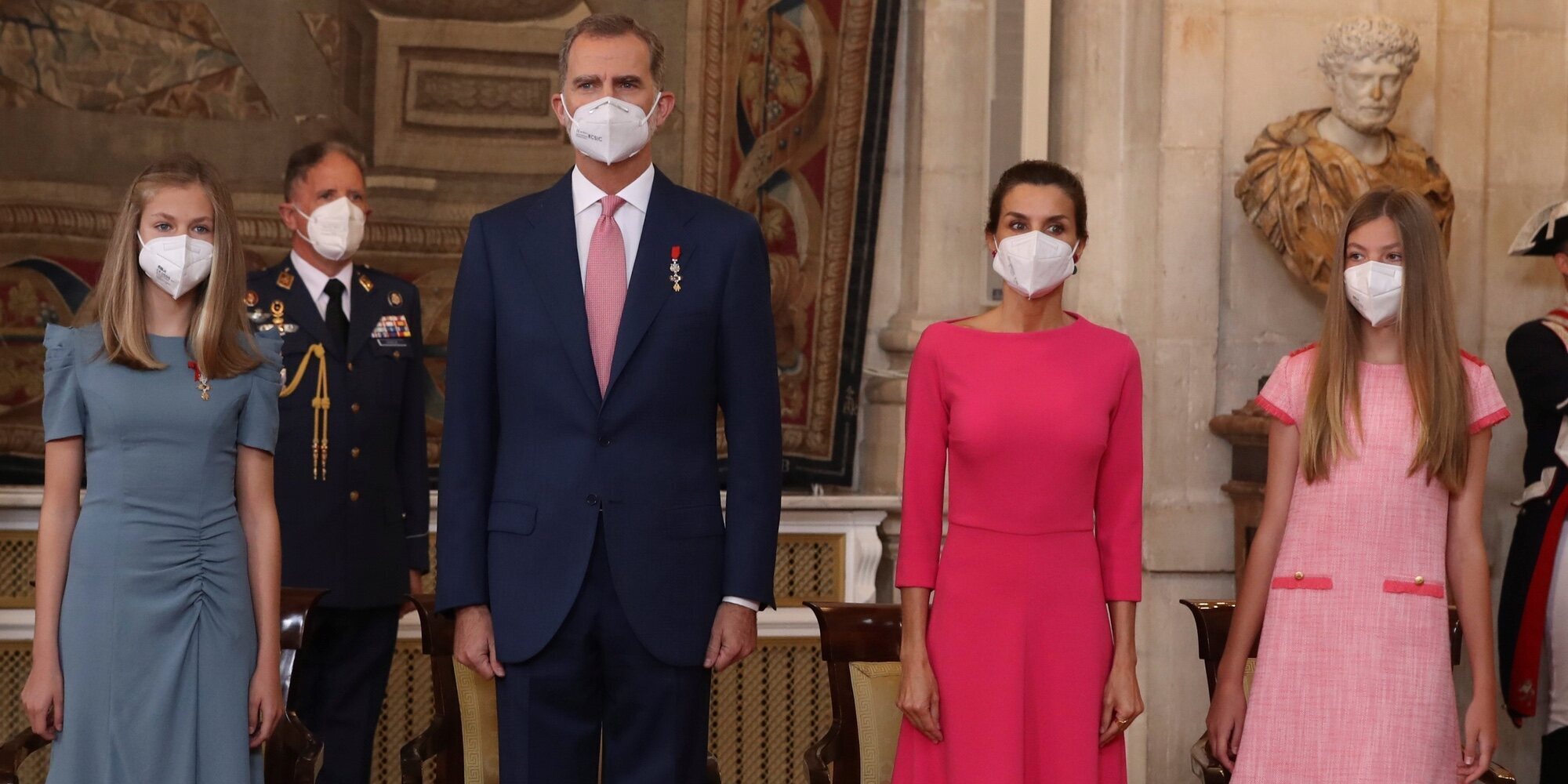 Los Reyes Felipe y Letizia, la Princesa Leonor y la Infanta Sofía rinden homenaje a los 'héroes' de la pandemia
