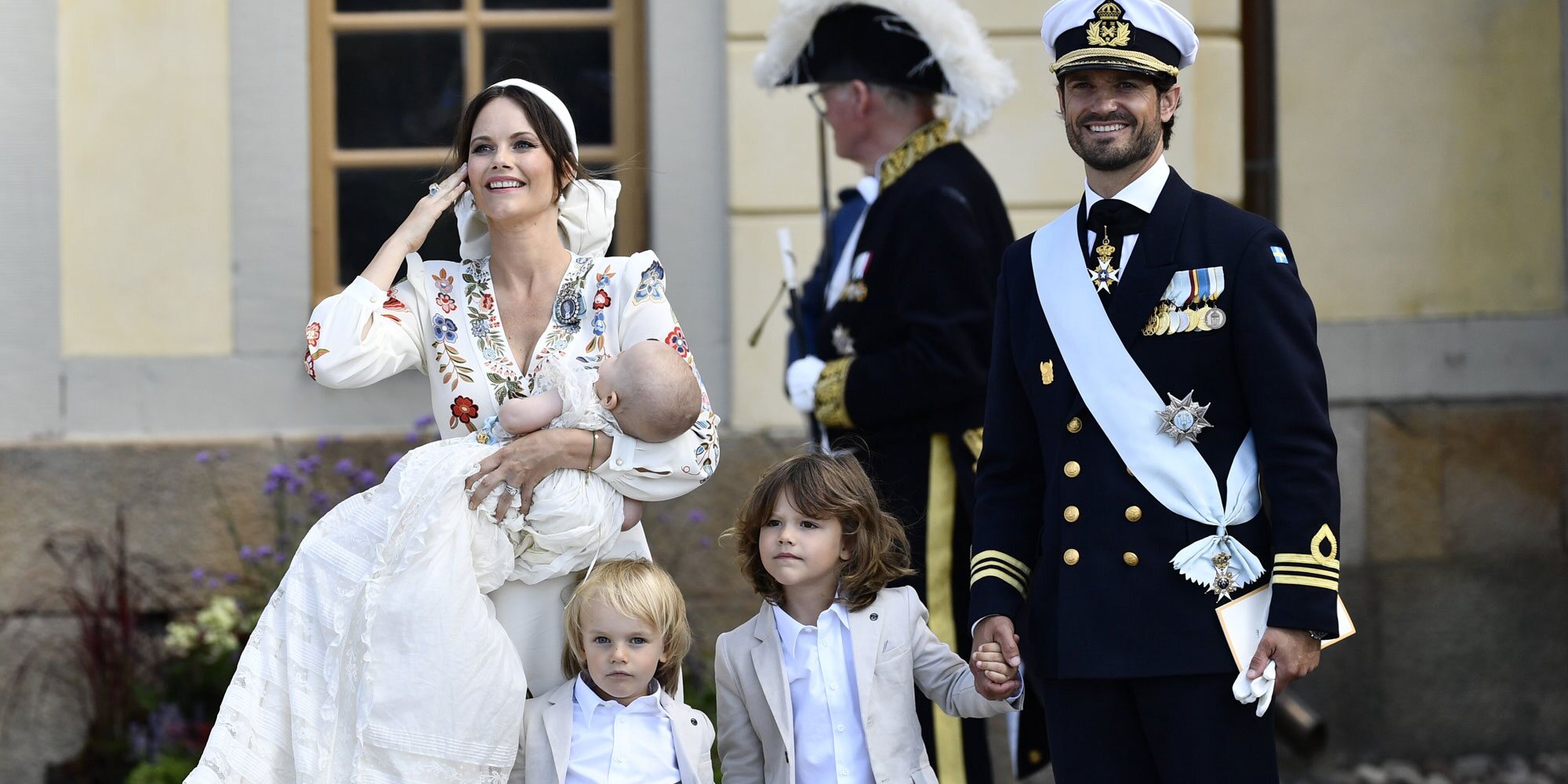 El 'regalo' de Carlos Felipe y Sofia de Suecia junto a sus tres hijos por el bautizo de Julian de Suecia