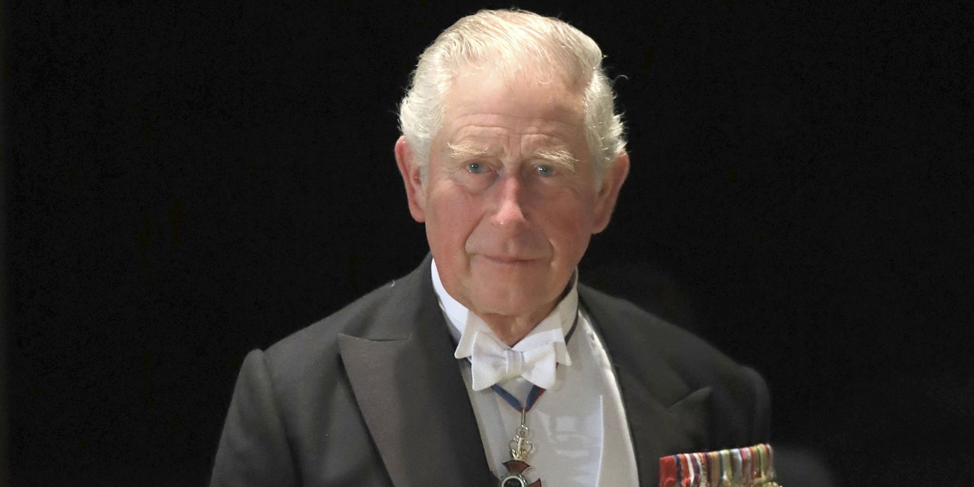 El gesto solidario del Príncipe Carlos con el que honra la herencia griega del Duque de Edimburgo
