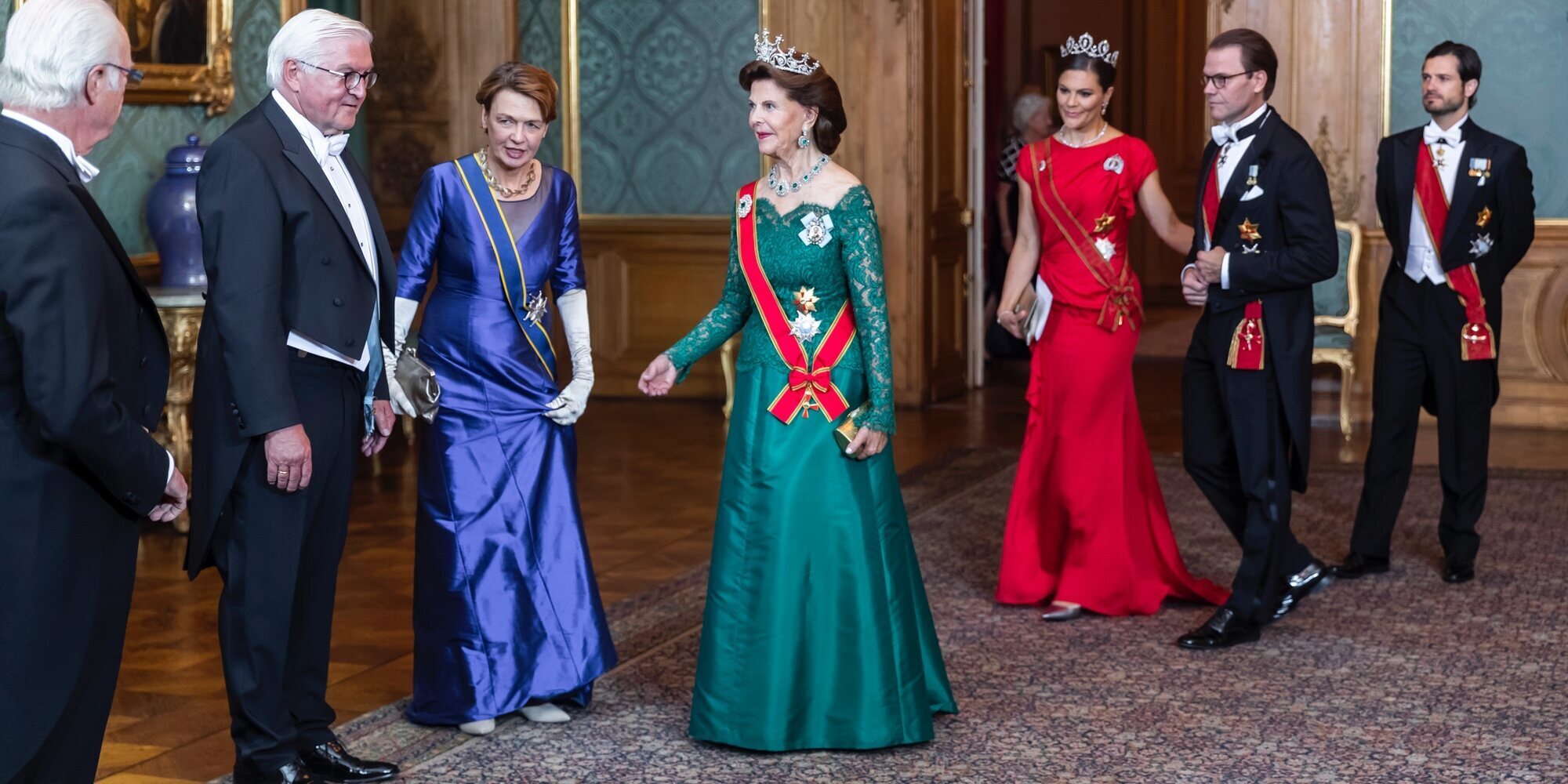 La Familia Real Sueca recupera el esplendor de las cenas de gala: tiaras, una ausencia y un recordado vestido