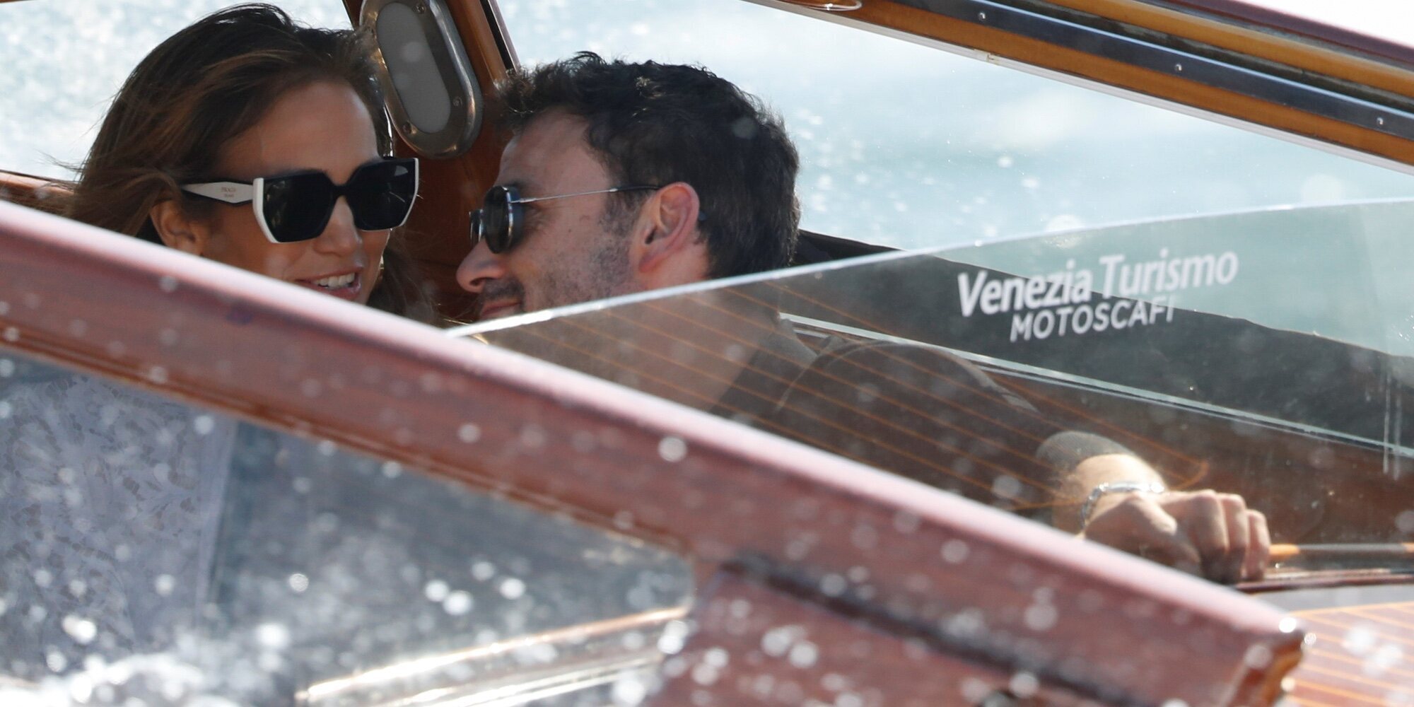Jennifer Lopez y Ben Affleck llegan juntos a Venecia dando un paso más en su relación