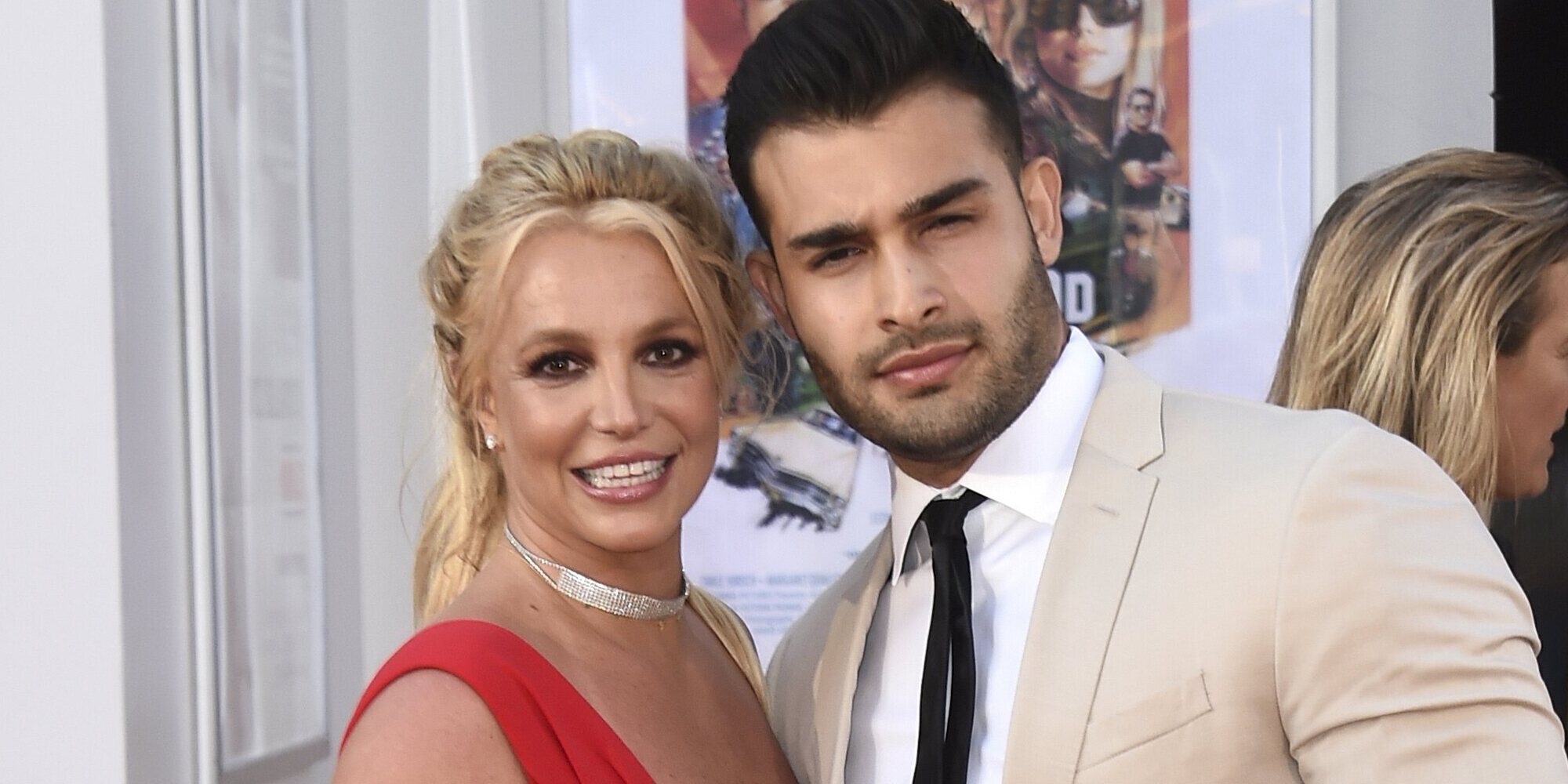 Britney Spears, muy emocionada, anuncia su compromiso con Sam Asghari