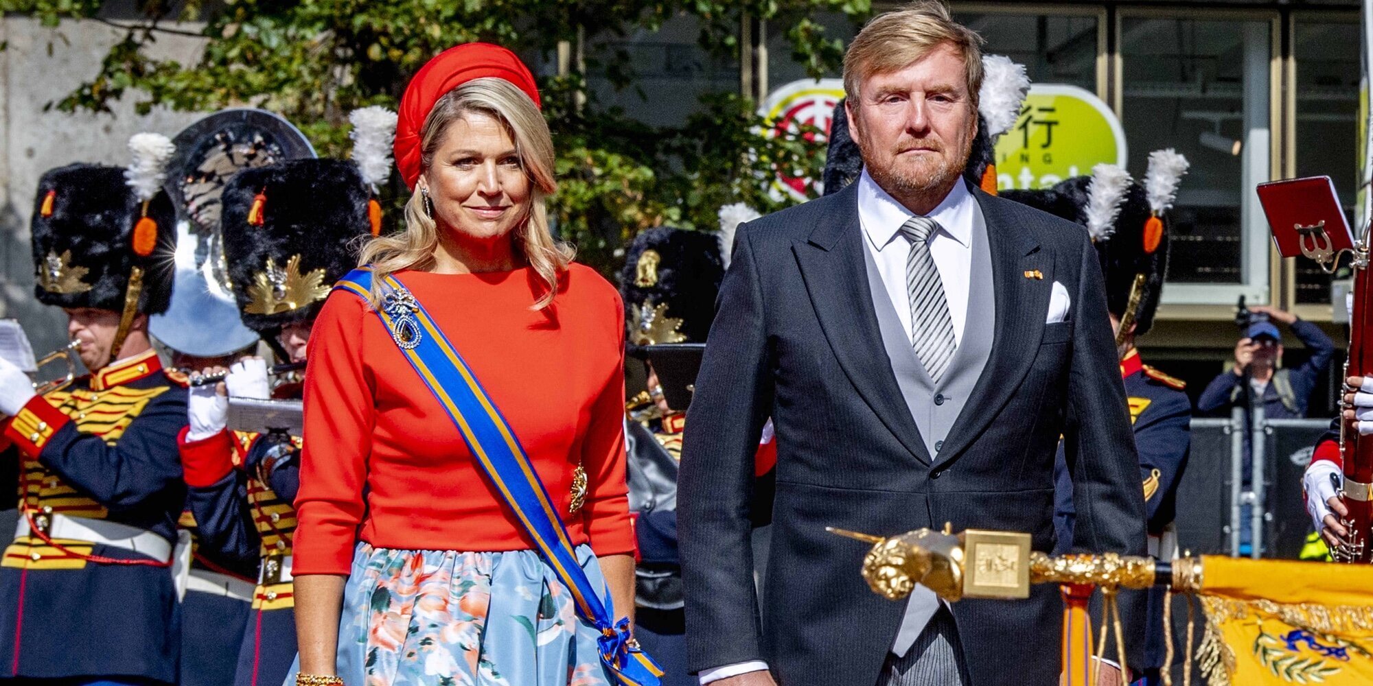 Reencuentro familiar, lesión cubierta y el llamativo look de Máxima de Holanda en el Prinsjesdag 2021