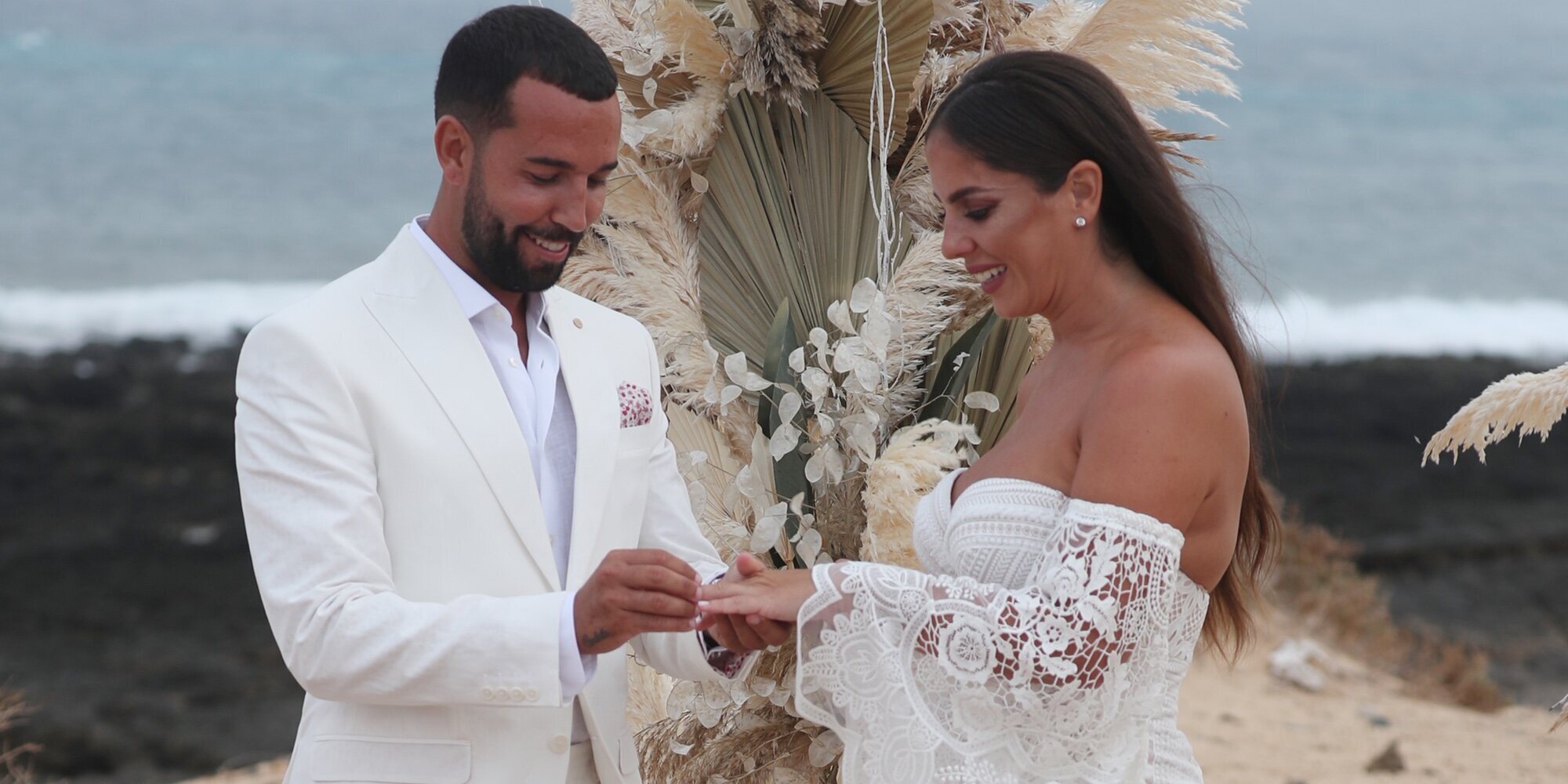 Anabel Pantoja y Omar Sánchez: así ha sido su romántica boda en La Graciosa