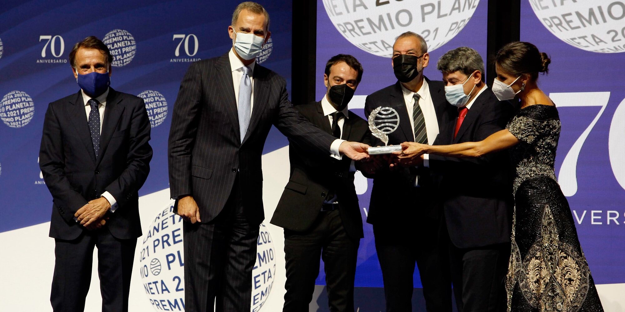 El Premio Planeta 2021 visto y vivido desde dentro: detalles, Felipe y Letizia, el 1 millón de euros y Carmen Mola