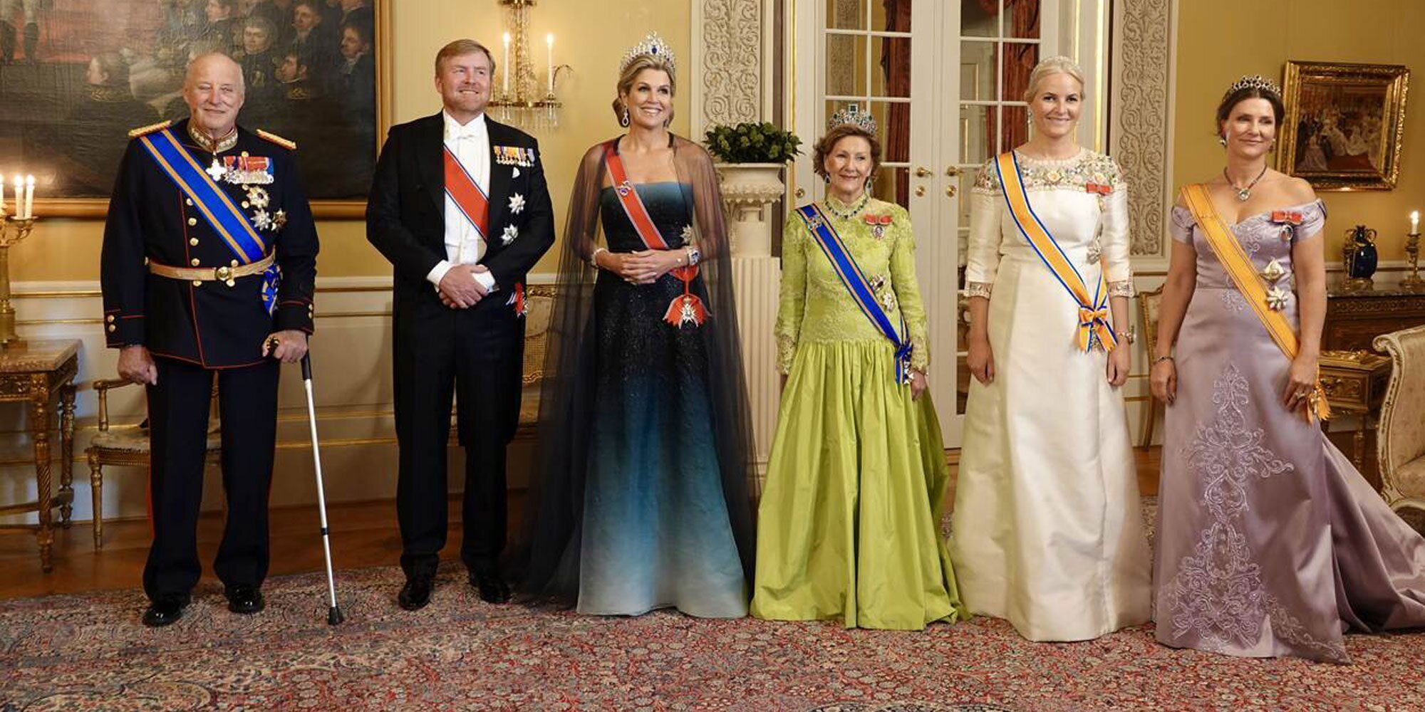 Tiaras, complicidad y una ausencia en la cena de gala de la Familia Real Noruega a Guillermo Alejandro y Máxima de Holanda