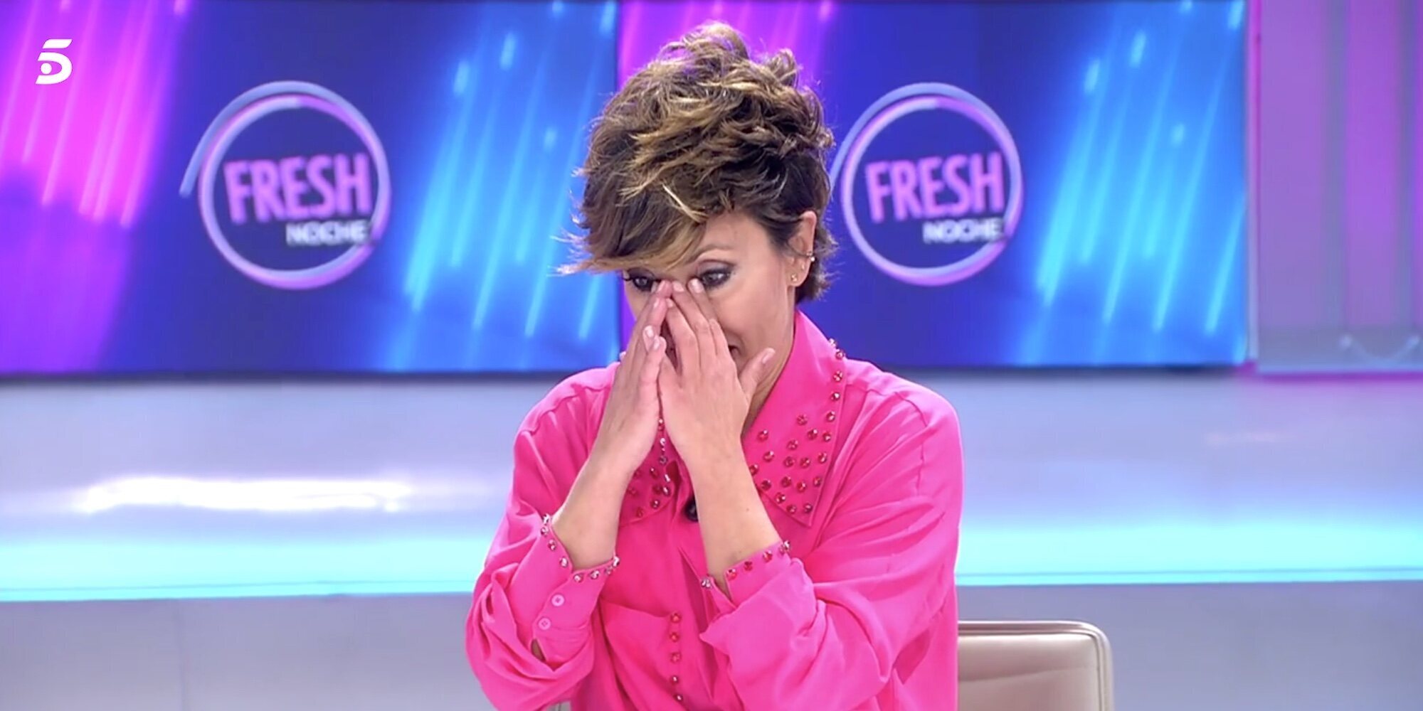 Sonsoles Ónega se emociona con la sorpresa de de Ana Rosa Quintana en el estreno de su programa 'Ya son las ocho'