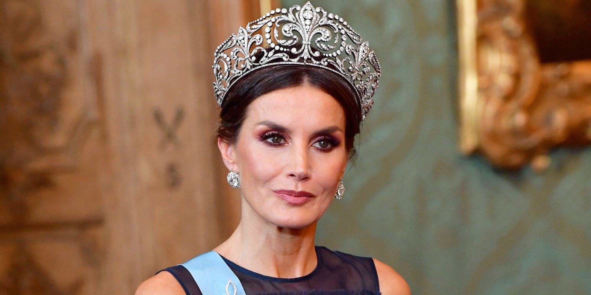 La espectacularidad de la Reina Letizia en la cena de gala en Suecia: de la tiara de las tiaras a la curiosidad de su vestido