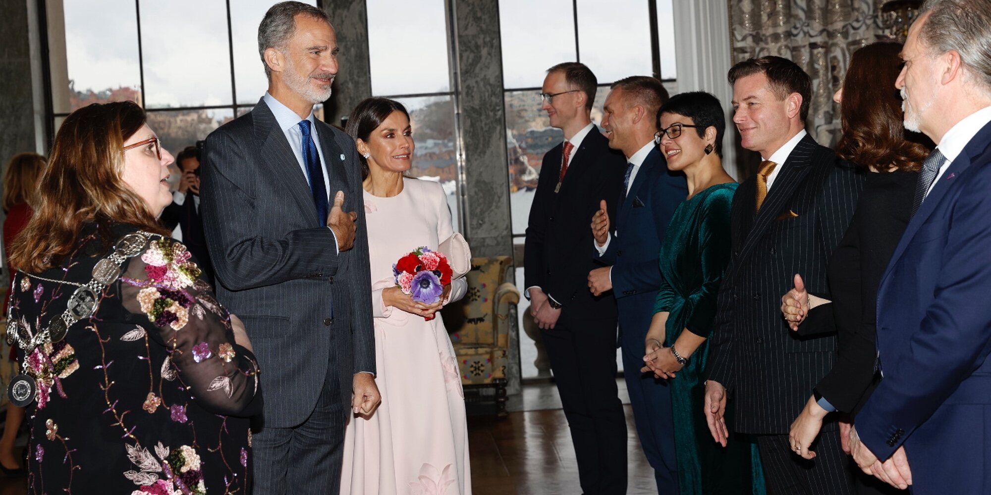 Los Reyes Felipe y Letizia se reencuentran en el almuerzo en su honor con la Familia Real Sueca tras sus actos separados