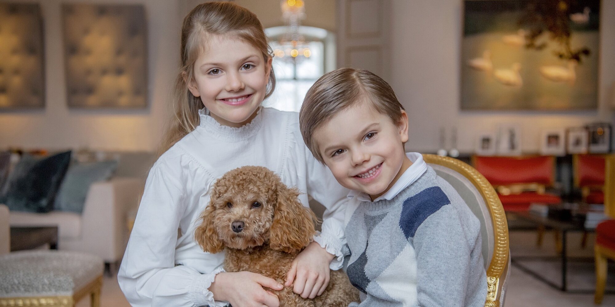 La Familia Real Sueca celebra Santa Lucía de forma diferente: otro disfraz en el presente y mirada al pasado