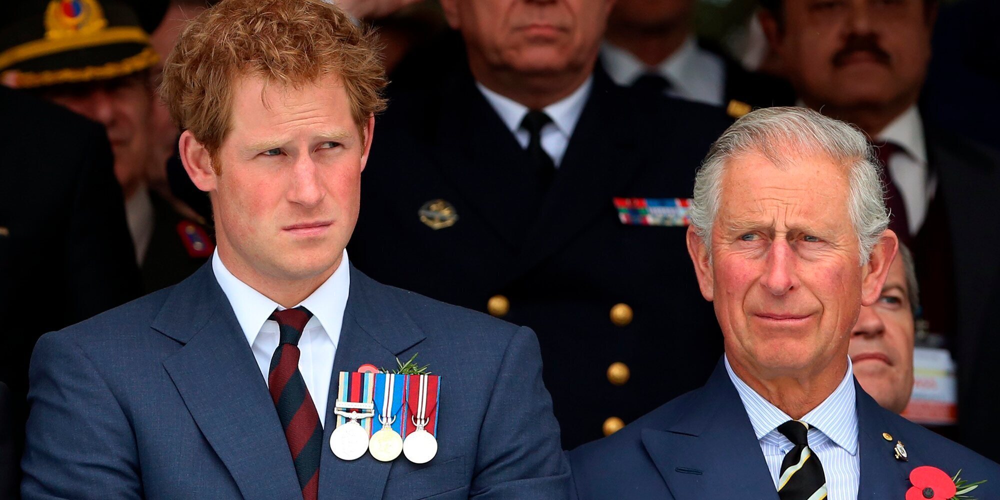 El Príncipe Carlos de Inglaterra intenta mejorar su relación con su hijo el Príncipe Harry elogiando su trabajo