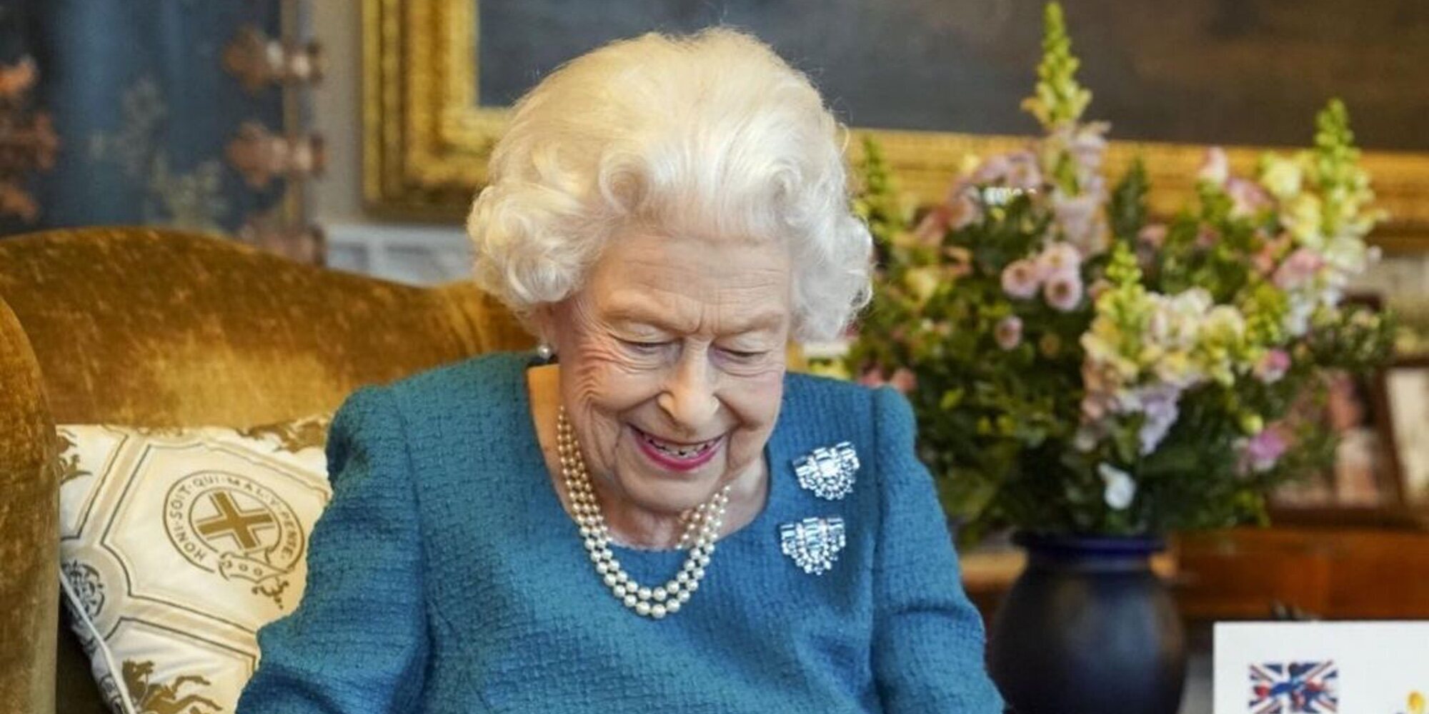 La Reina Isabel celebra por adelantado sus 70 años de reinado con sus mascotas y divertidos regalos