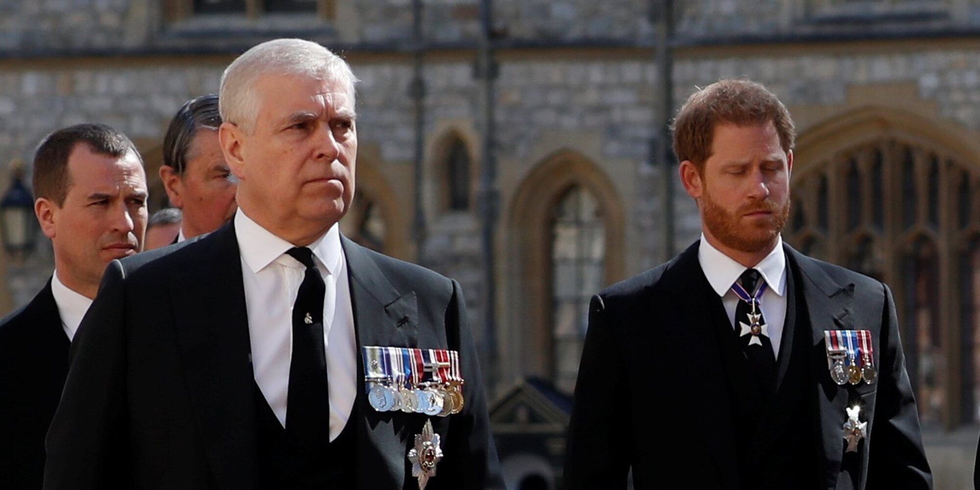 Presiones a la Reina Isabel para destituir a los Príncipes Harry y Andrés como Consejeros de Estado