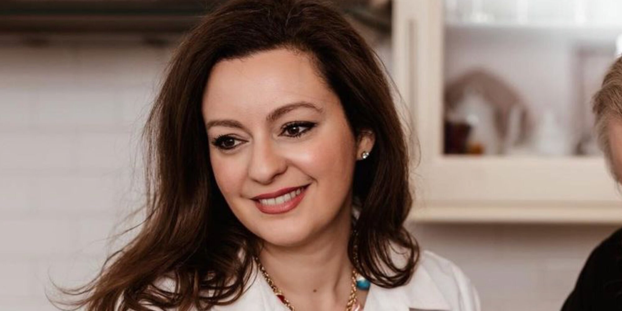 Rebecca Bettarini, mujer del Gran Duque de Rusia, está ayudando a refugiados ucranianos
