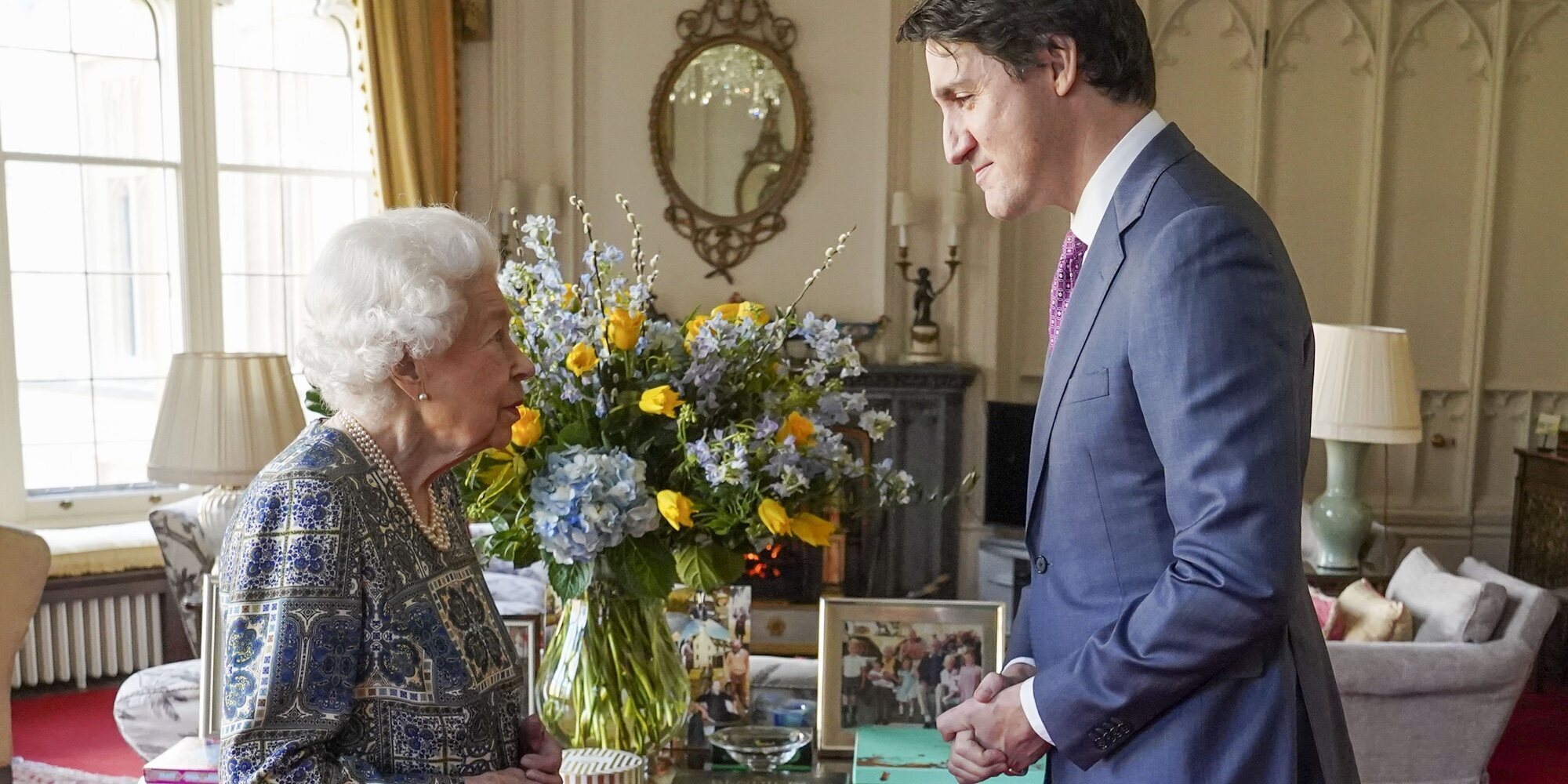 La Reina Isabel recibe a Justin Trudeau, Primer Ministro de Canadá, en su primer acto presencial tras superar el coronavirus