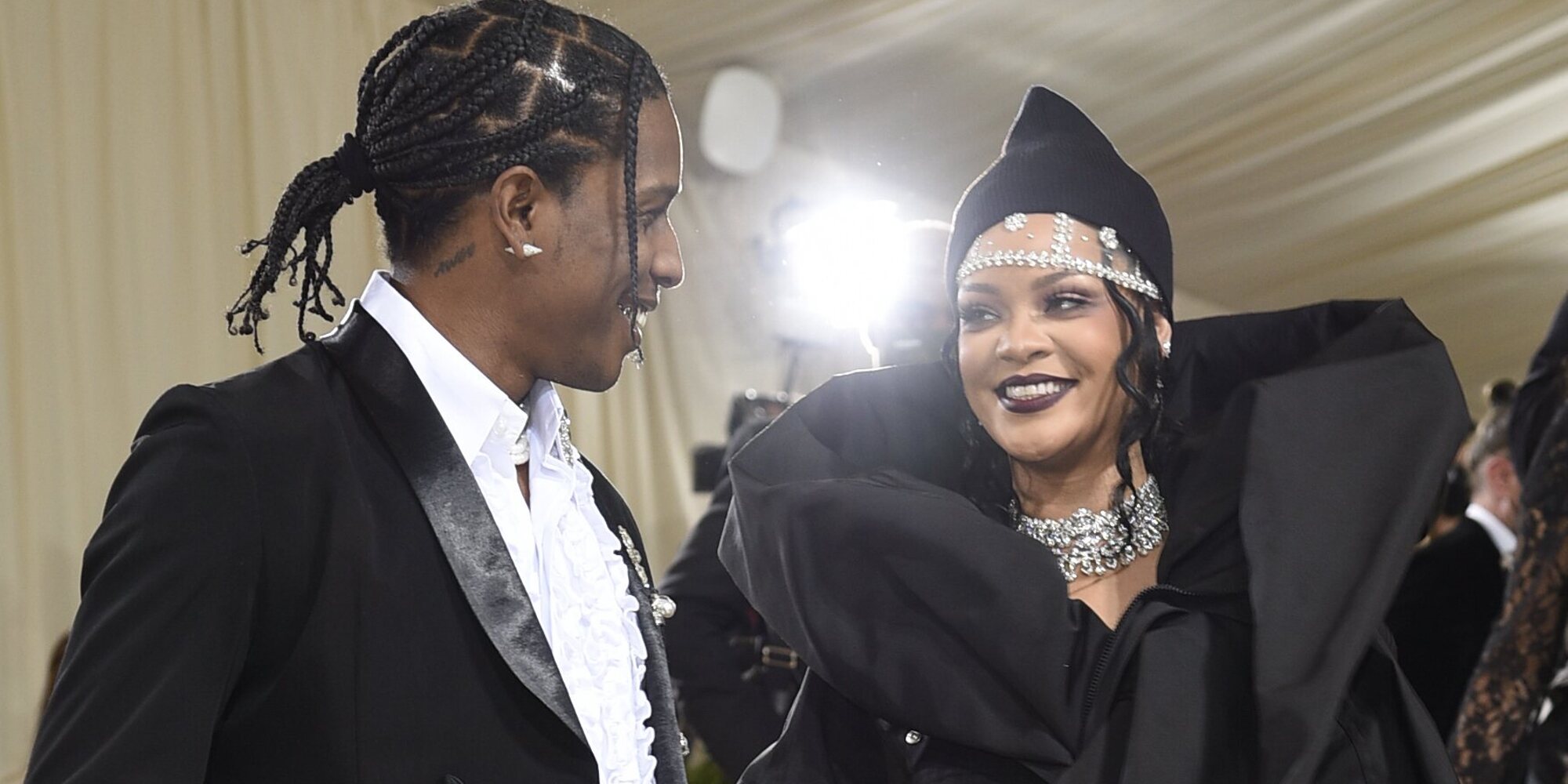 Rihanna y A$AP Rocky reaparecen juntos tras la detención y puesta en libertad del rapero
