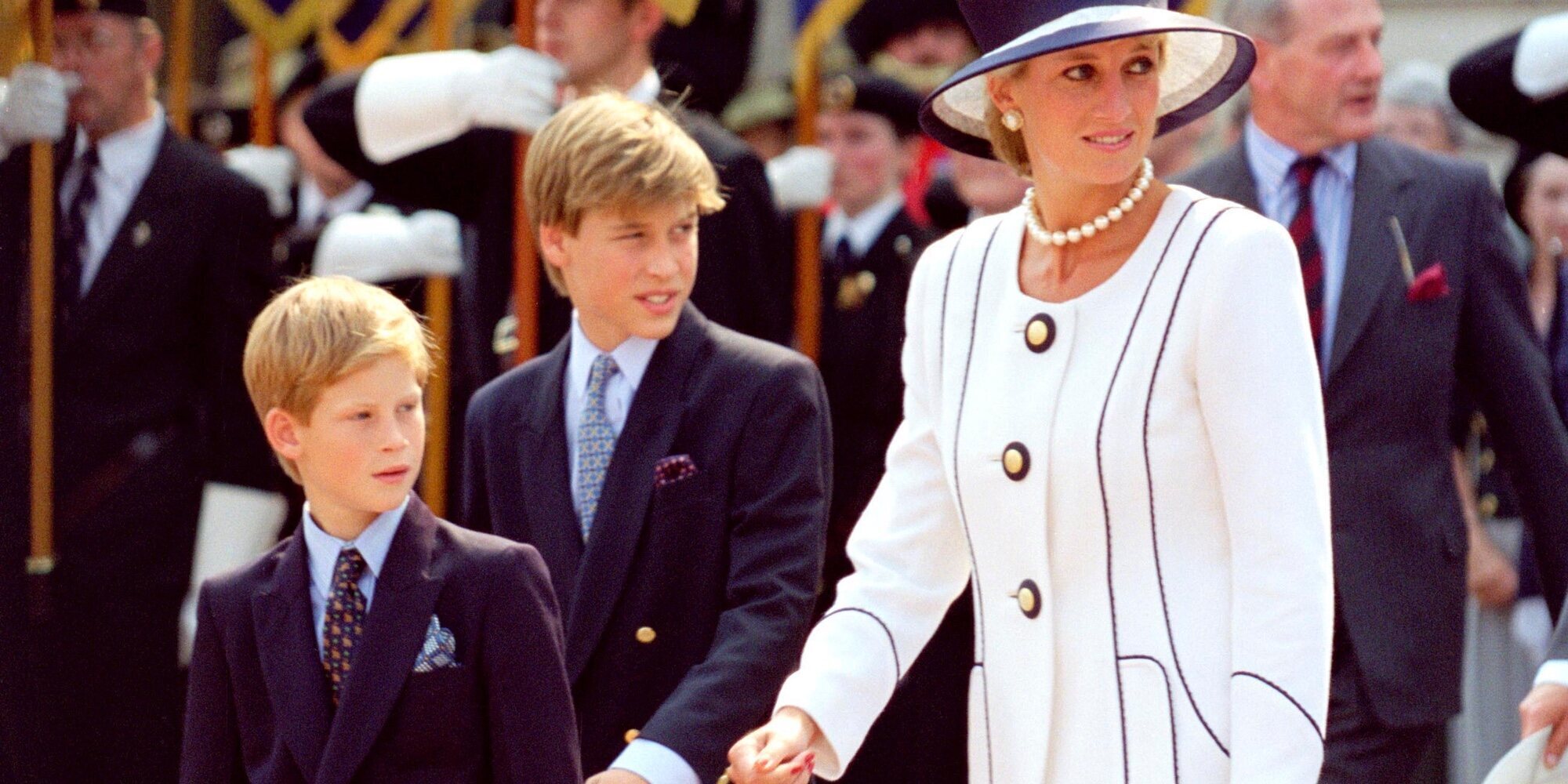 Las revelaciones sobre la infancia del Príncipe Guillermo y el Príncipe Harry: duras palabras a Lady Di y mal comportamiento