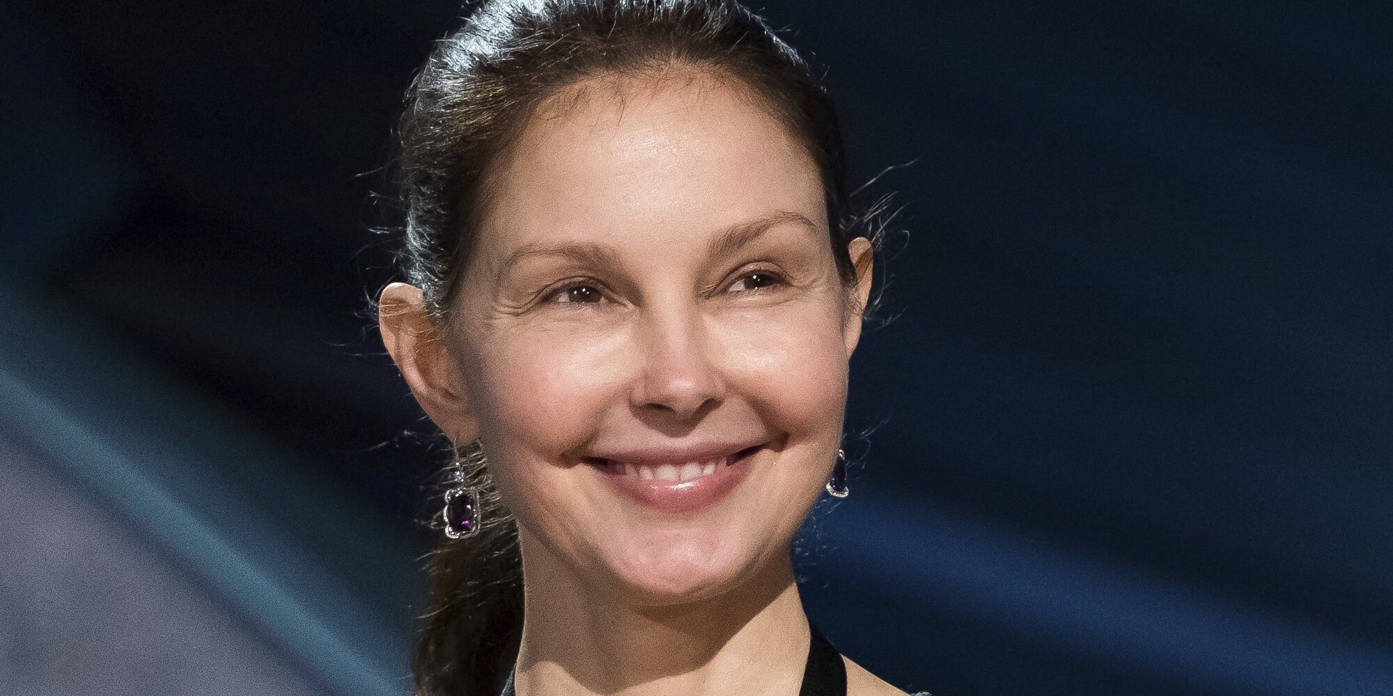 Ashley Judd rinde homenaje a su madre Naomi tras su inesperada muerte en el Salón de la Fama de la Música Country