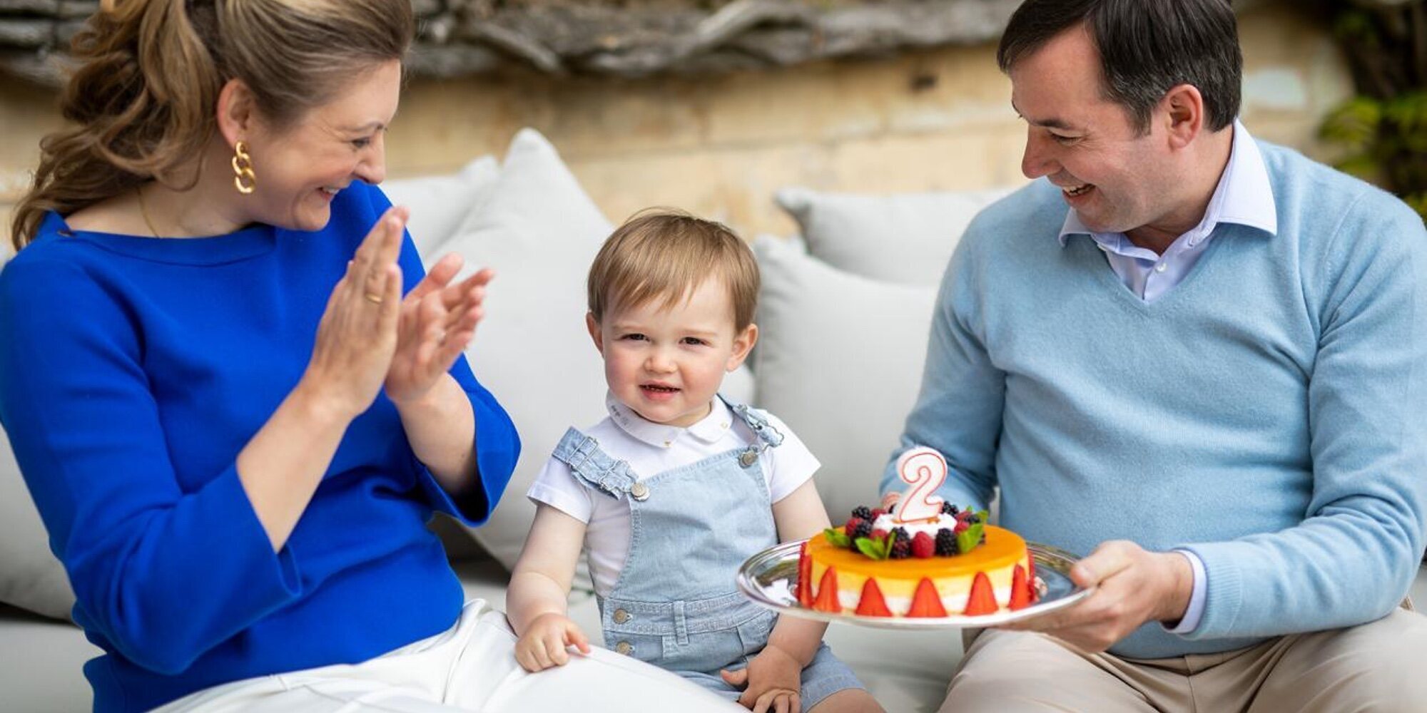 La tierna celebración del segundo cumpleaños de Charles de Luxemburgo: posado con sus padres, tarta y mucho amor