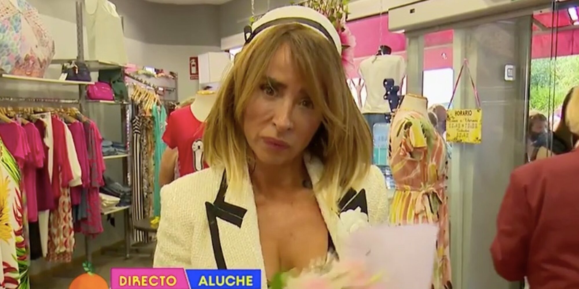 María Patiño, emocionada tras ser condecorada con un probador con su nombre en una tienda de Aluche