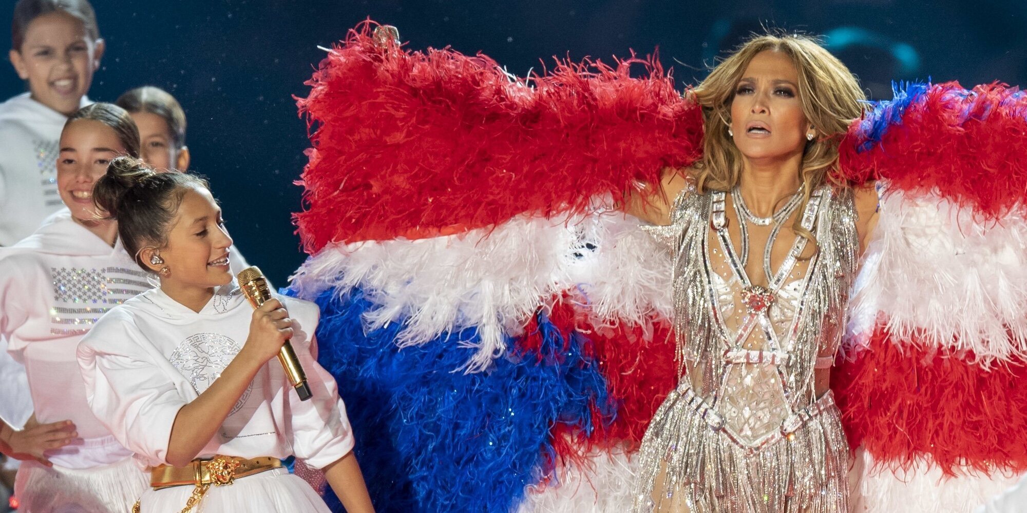 Jennifer Lopez se refiere por primera vez a su hije Emme con género neutro en una de sus actuaciones