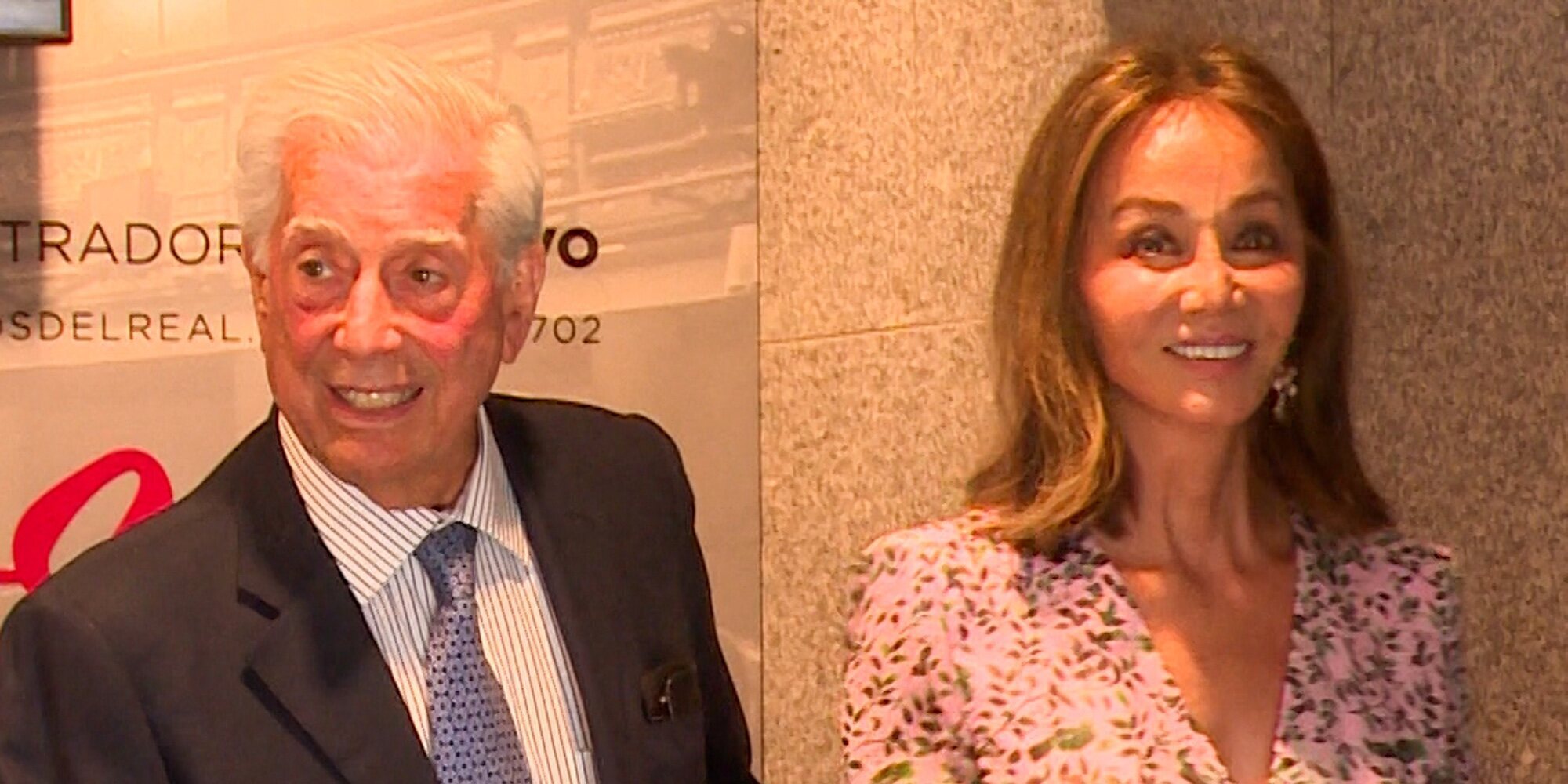 Isabel Preysler y Mario Vargas Llosa reaparecen en el Teatro Real con una sonrisa de oreja a oreja