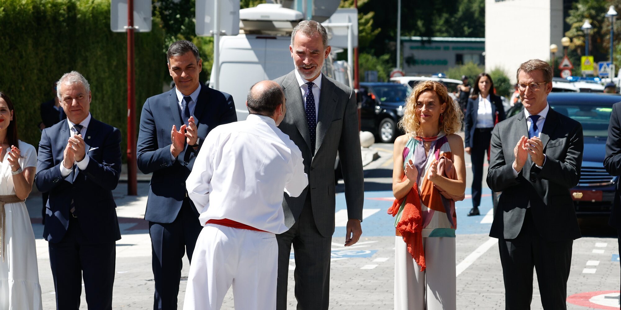 El Rey Felipe homenajea en Ermua a las víctimas del terrorismo sin la Reina Letizia