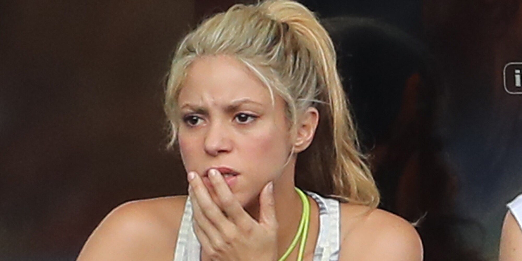 Shakira se encara con la prensa en la puerta de su casa metida en su coche