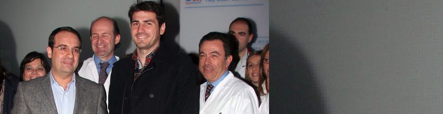Iker Casillas visita a los niños ingresados en el Hospital Rey Juan Carlos de Móstoles