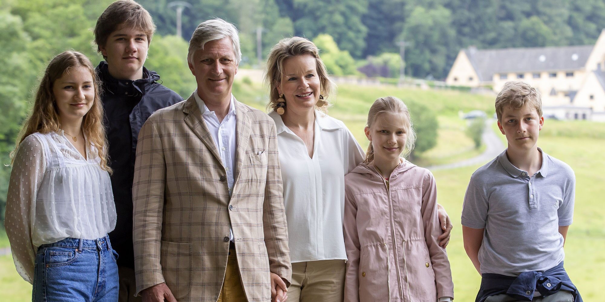 Felipe y Matilde de Bélgica y sus hijos, pillados de vacaciones privadas en un destino poco habitual para ellos