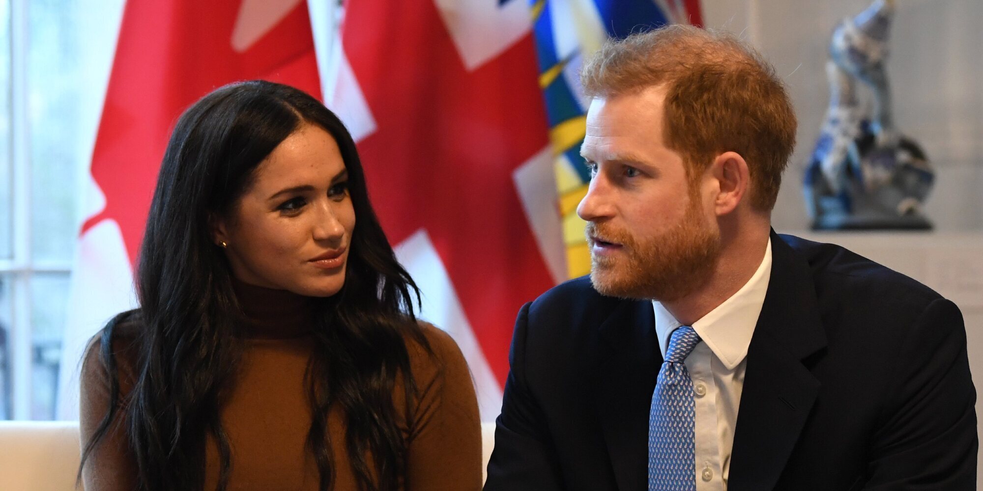 El feo de Meghan Markle y el Príncipe Harry al Príncipe Carlos en su regreso a Reino Unido