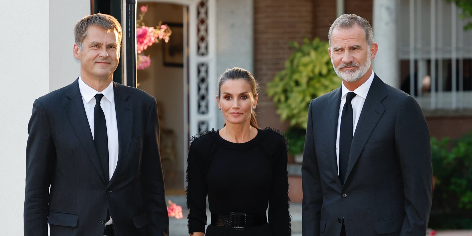 Los Reyes Felipe y Letizia transmiten sus condolencias al embajador británico por la muerte de Isabel II