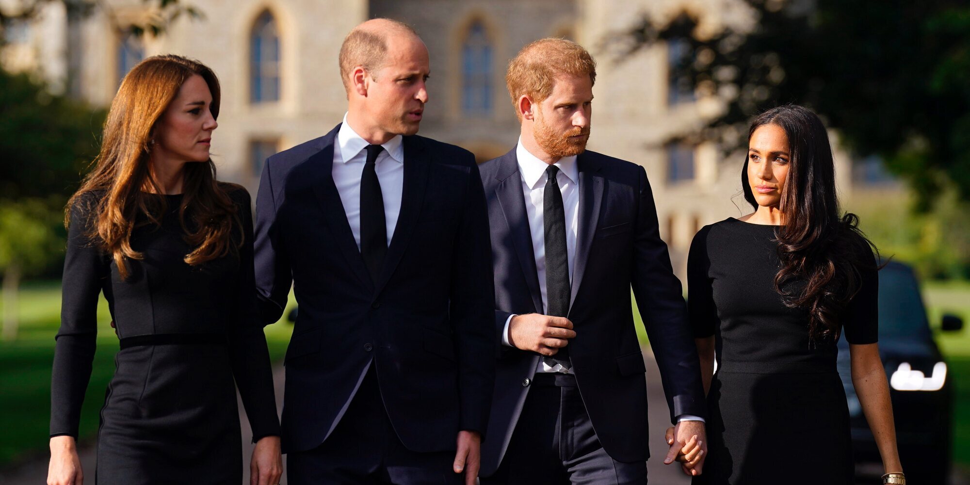 Los Príncipes Guillermo y Harry dejan sus diferencias a un lado para honrar a la Reina Isabel II junto a Kate y Meghan